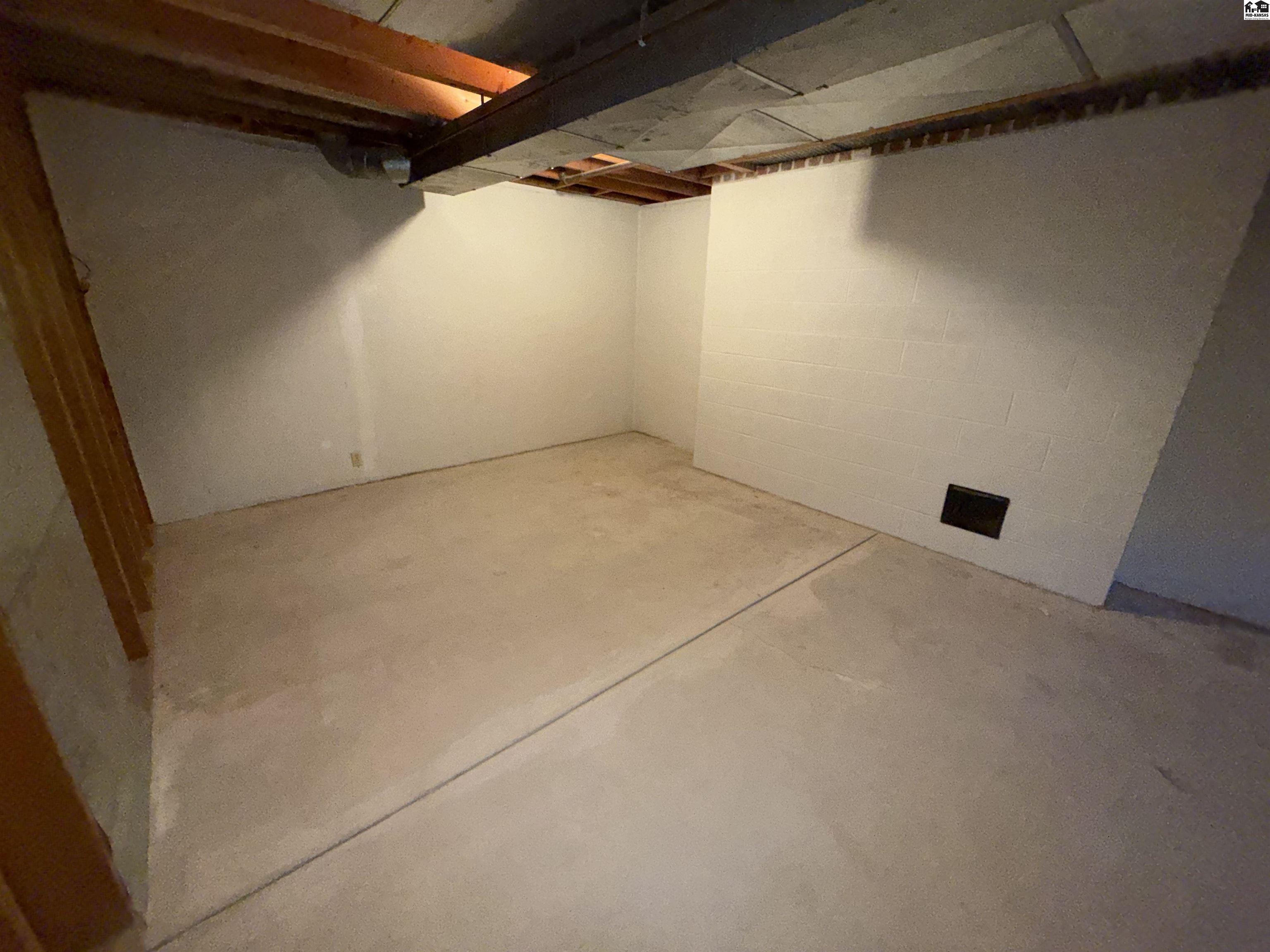 2805 Nottingham Drive Hutchinson KS 67502