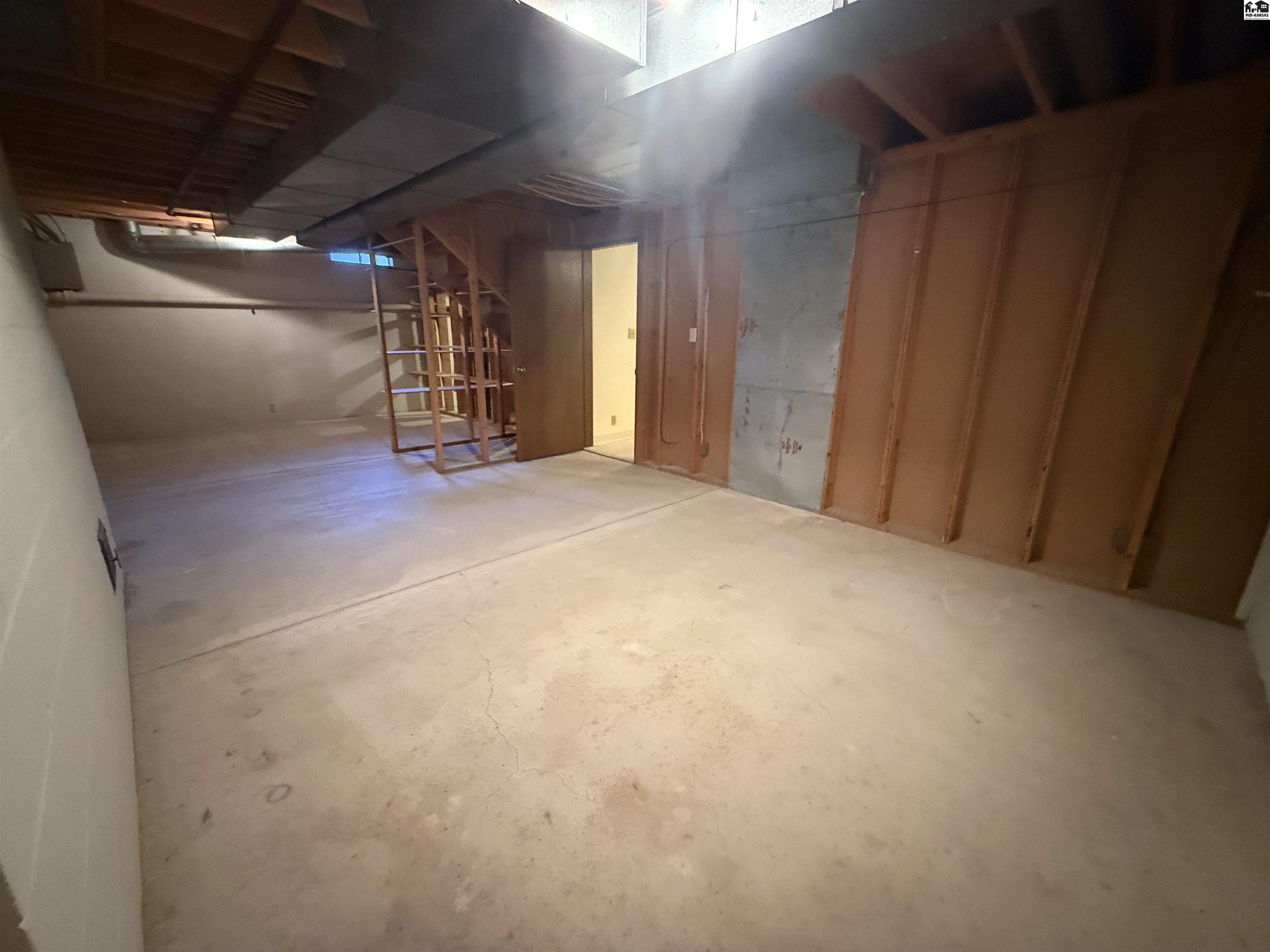 2805 Nottingham Drive Hutchinson KS 67502