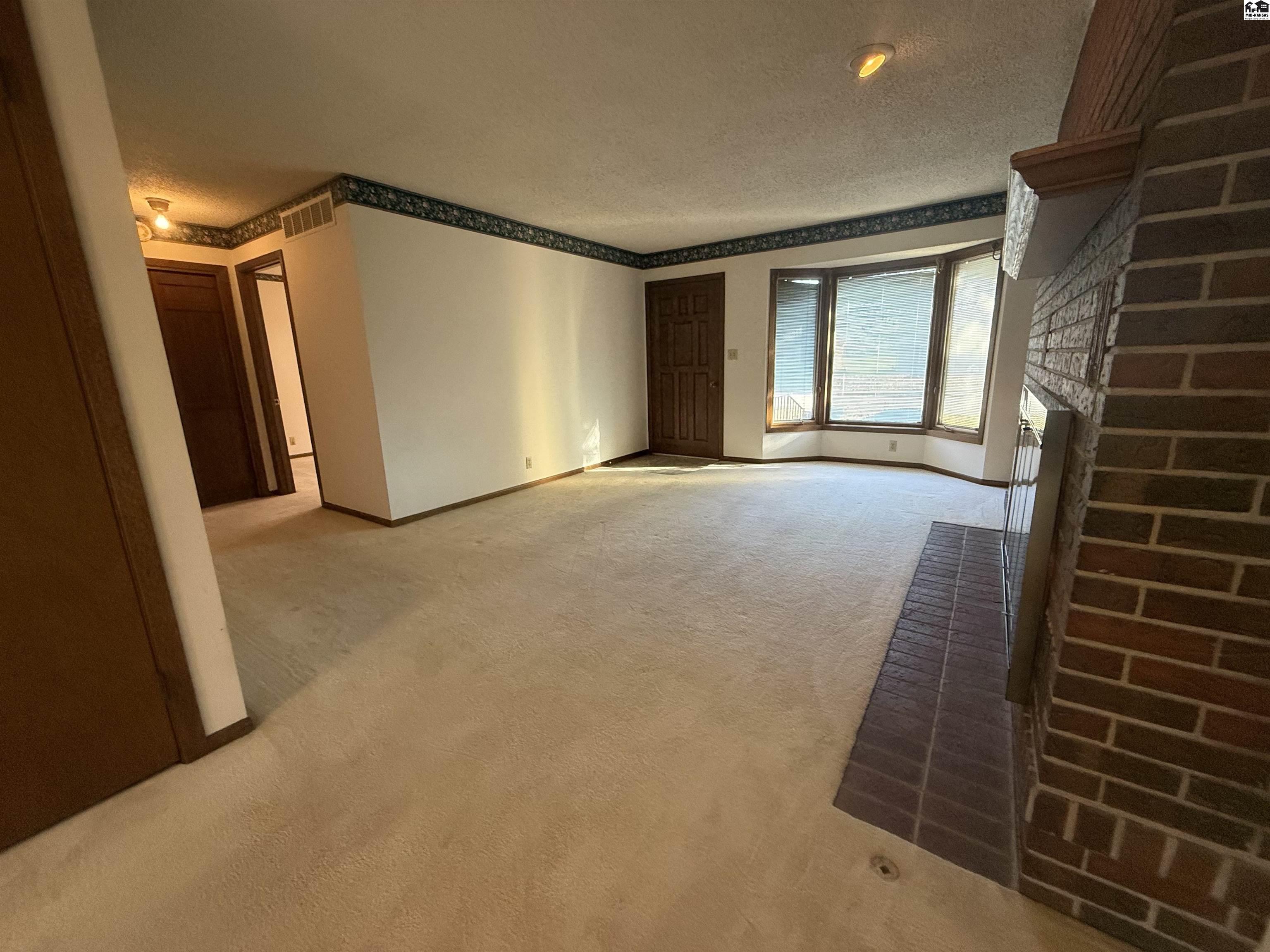 2805 Nottingham Drive Hutchinson KS 67502