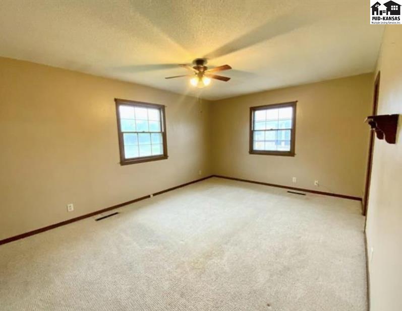3100 Nutmeg Lane Hutchinson KS 67502