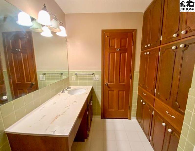3100 Nutmeg Lane Hutchinson KS 67502
