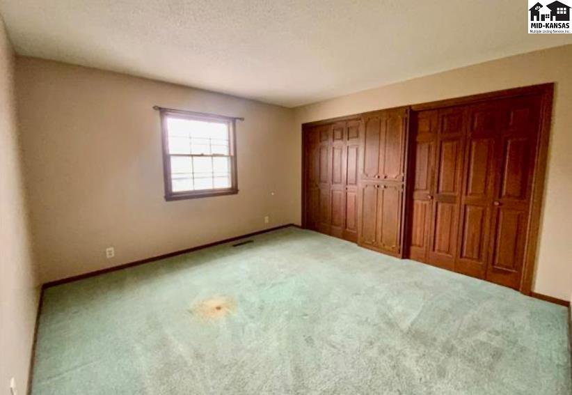 3100 Nutmeg Lane Hutchinson KS 67502