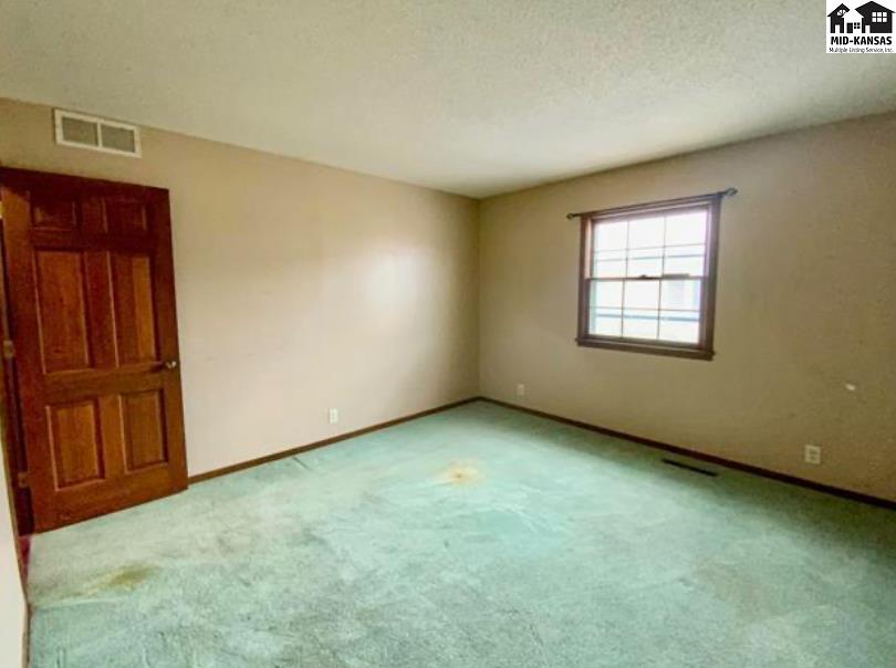 3100 Nutmeg Lane Hutchinson KS 67502