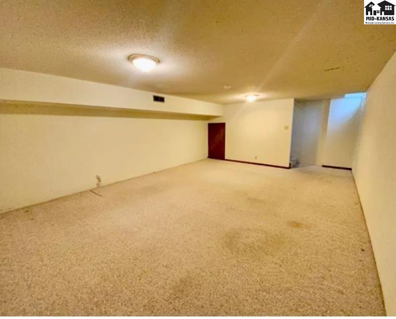 3100 Nutmeg Lane Hutchinson KS 67502