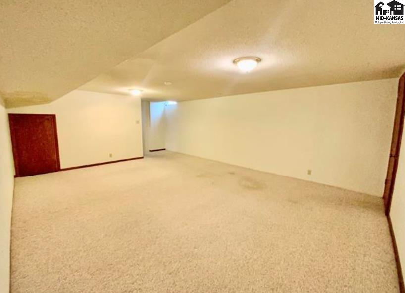 3100 Nutmeg Lane Hutchinson KS 67502