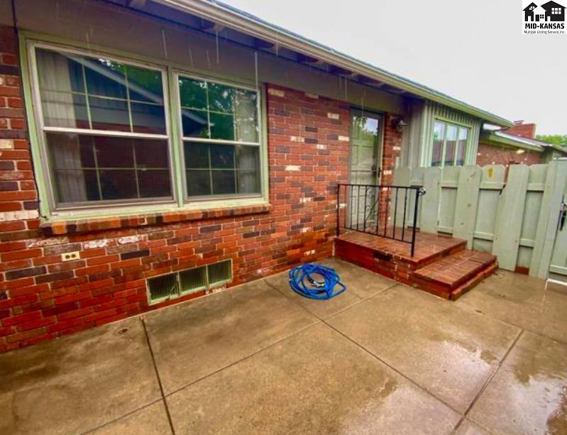 3100 Nutmeg Lane Hutchinson KS 67502