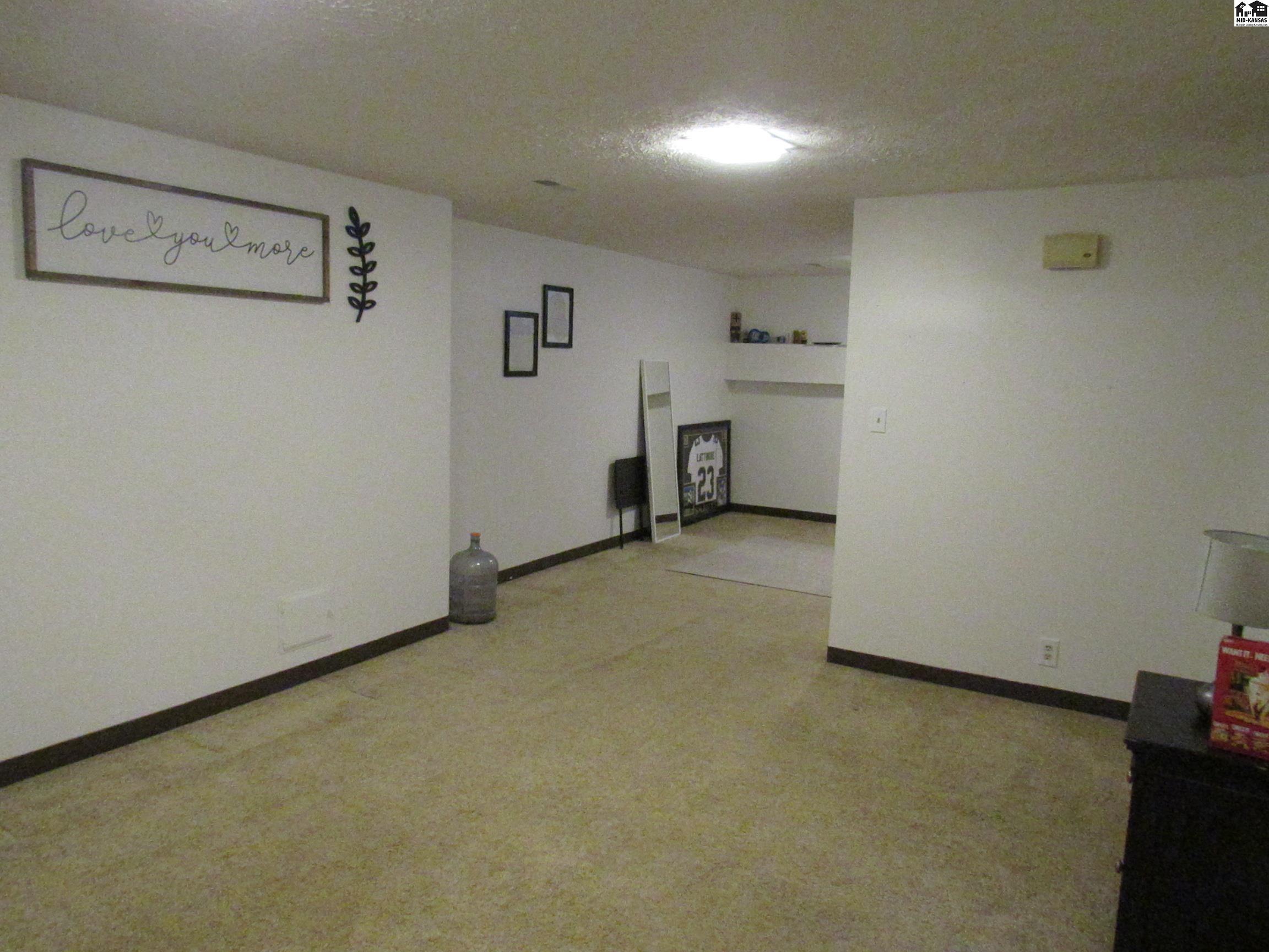 2810 Westminster Drive Hutchinson KS 67502