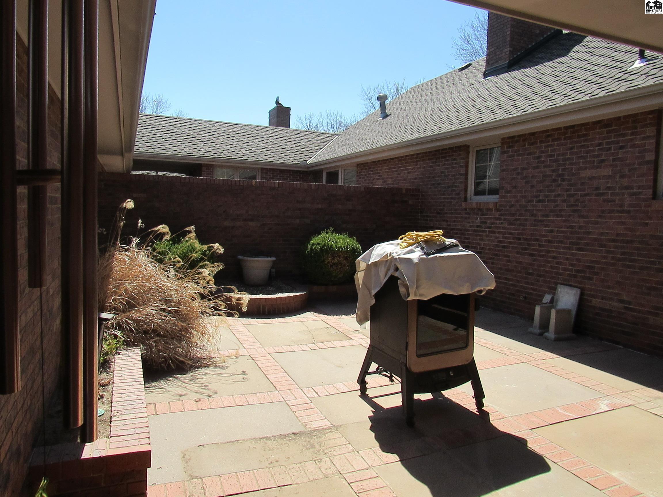 2810 Westminster Drive Hutchinson KS 67502