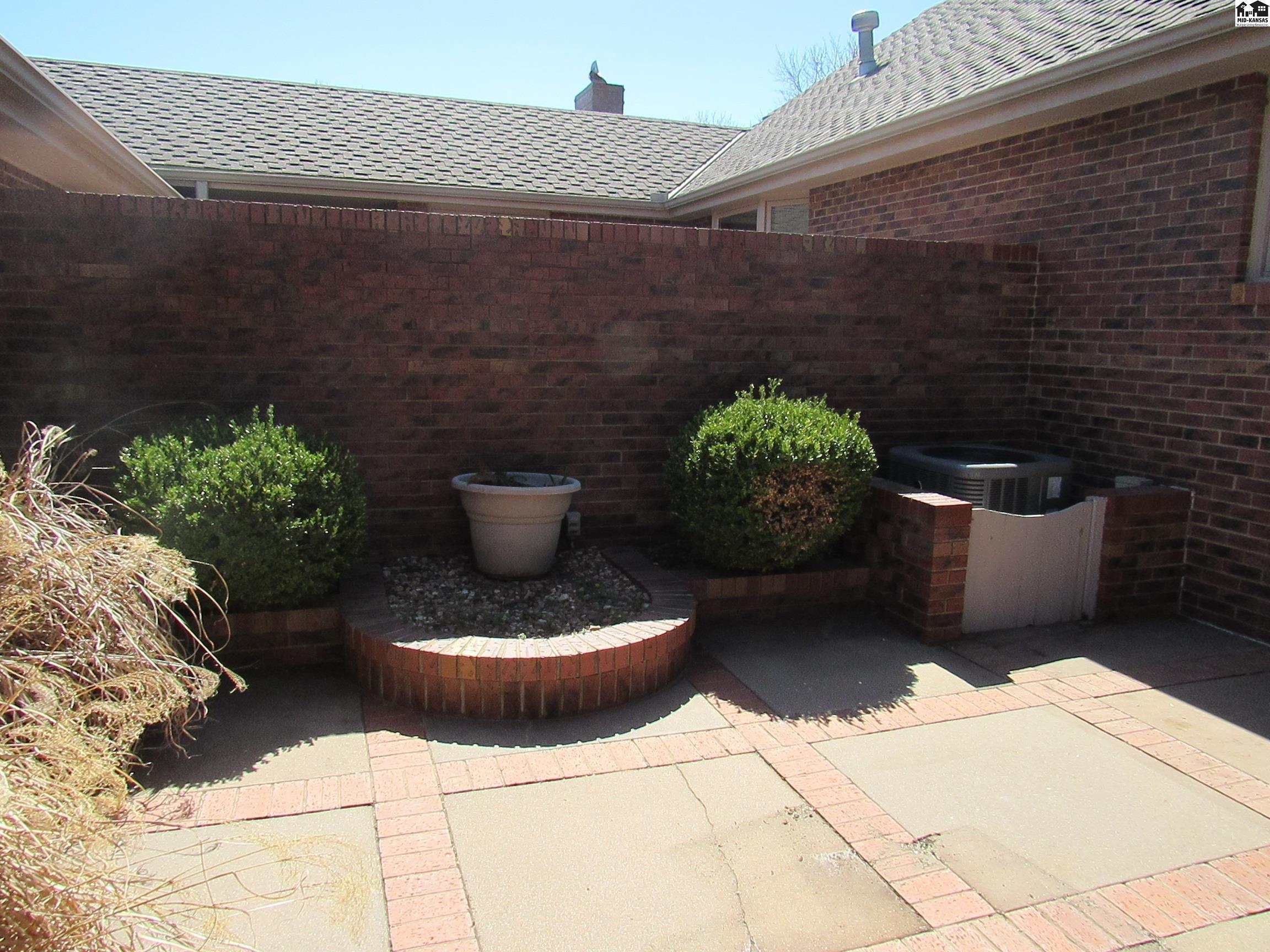 2810 Westminster Drive Hutchinson KS 67502