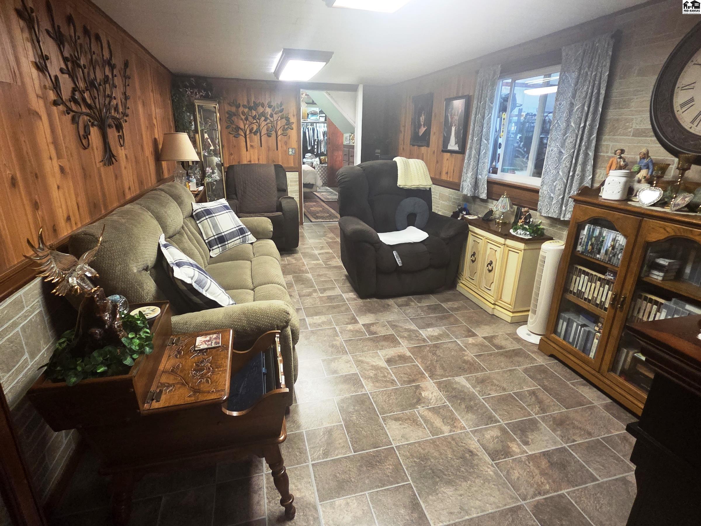 1885 Upland Road Marion KS 66861