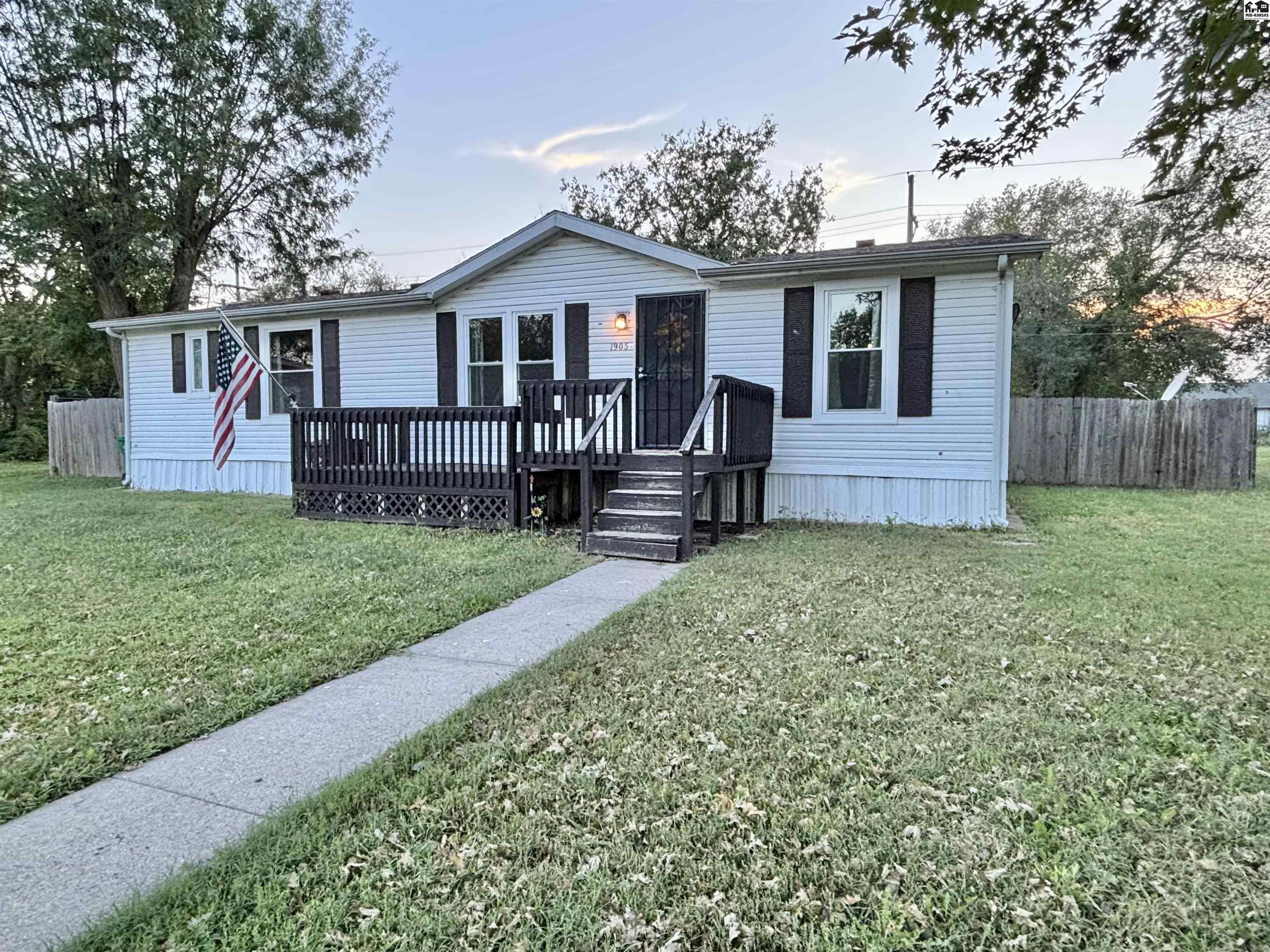 1905 Lloyd's Cove Mcpherson KS 67460