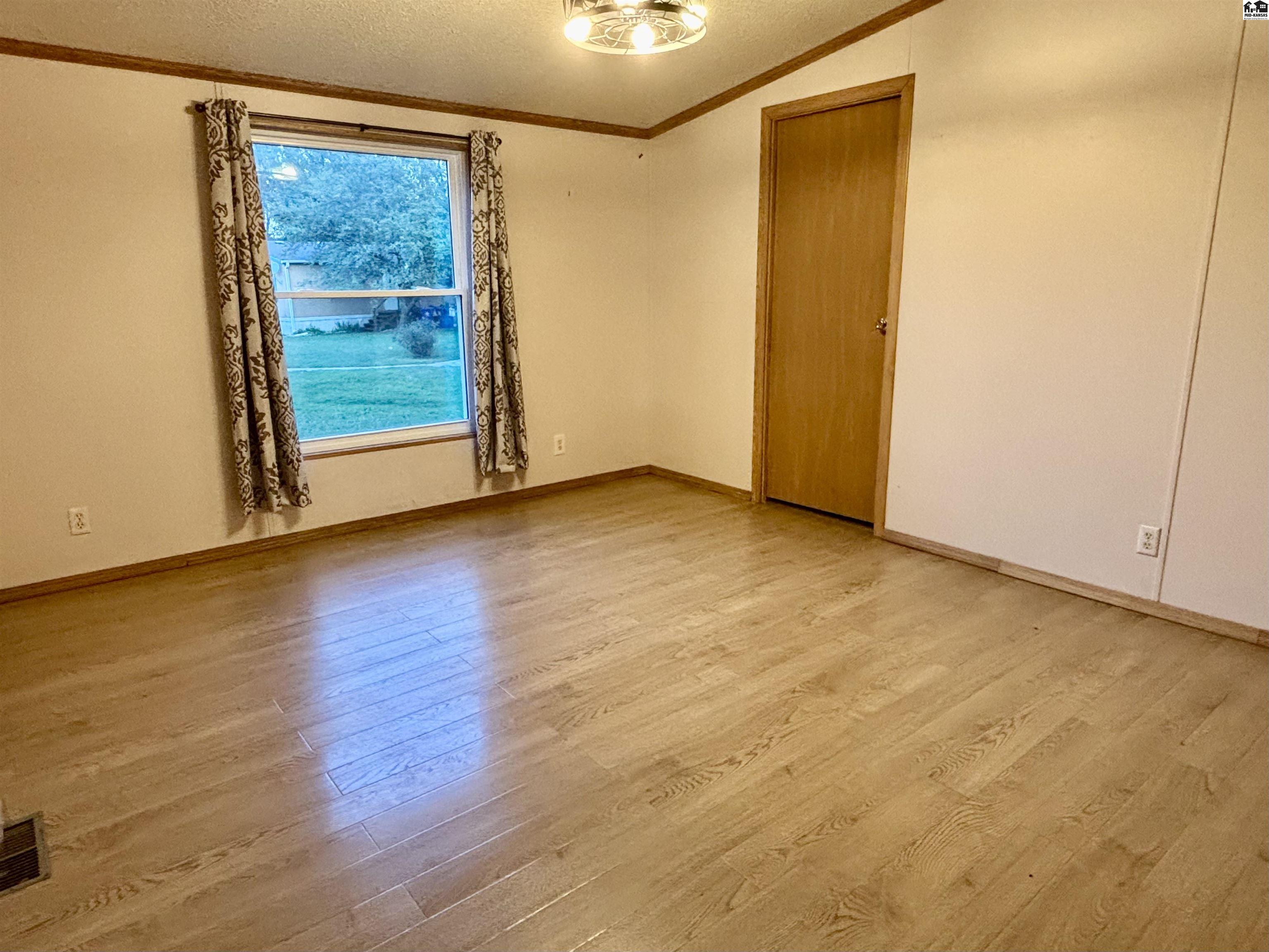 1905 Lloyd's Cove Mcpherson KS 67460