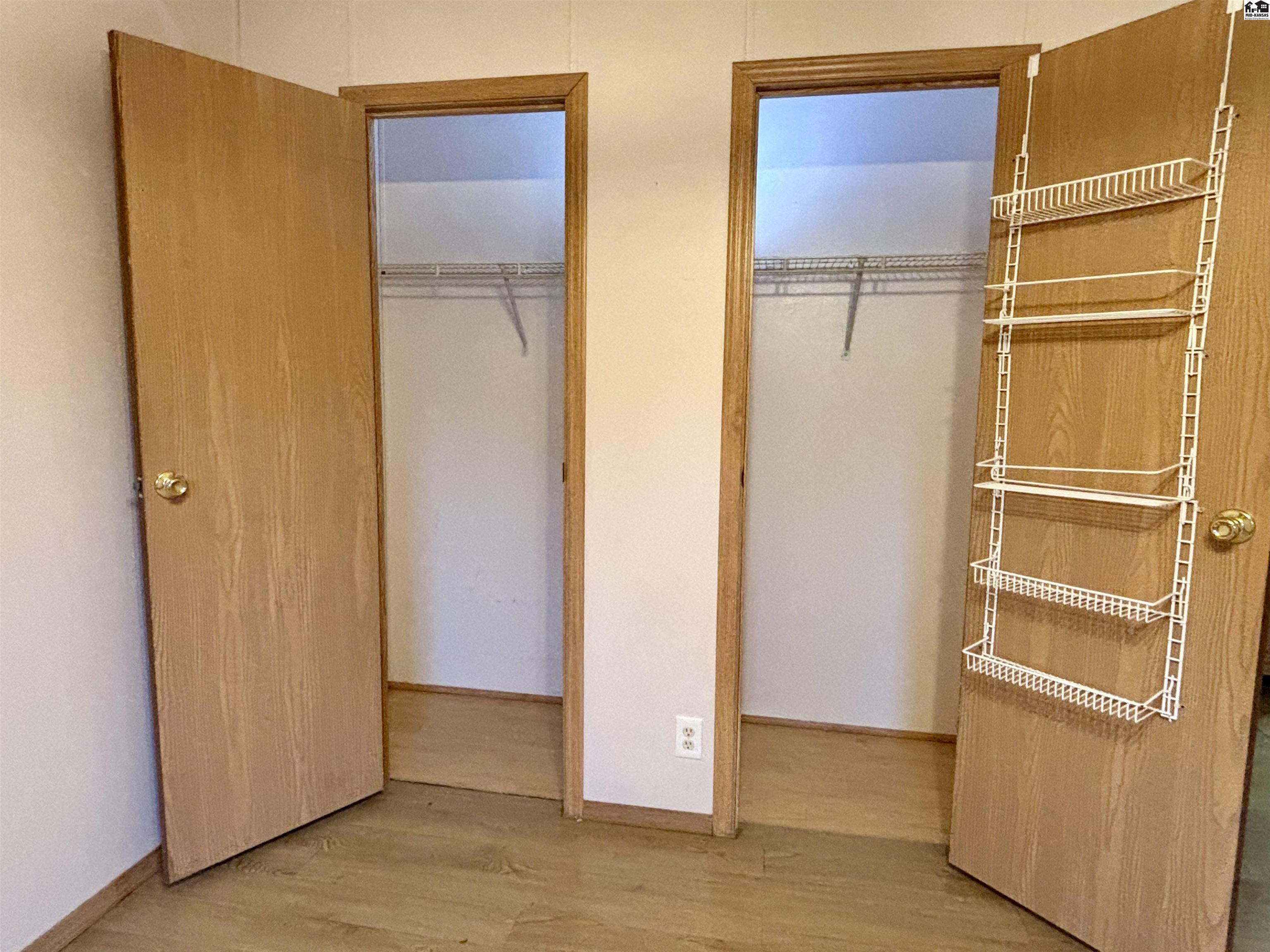 1905 Lloyd's Cove Mcpherson KS 67460