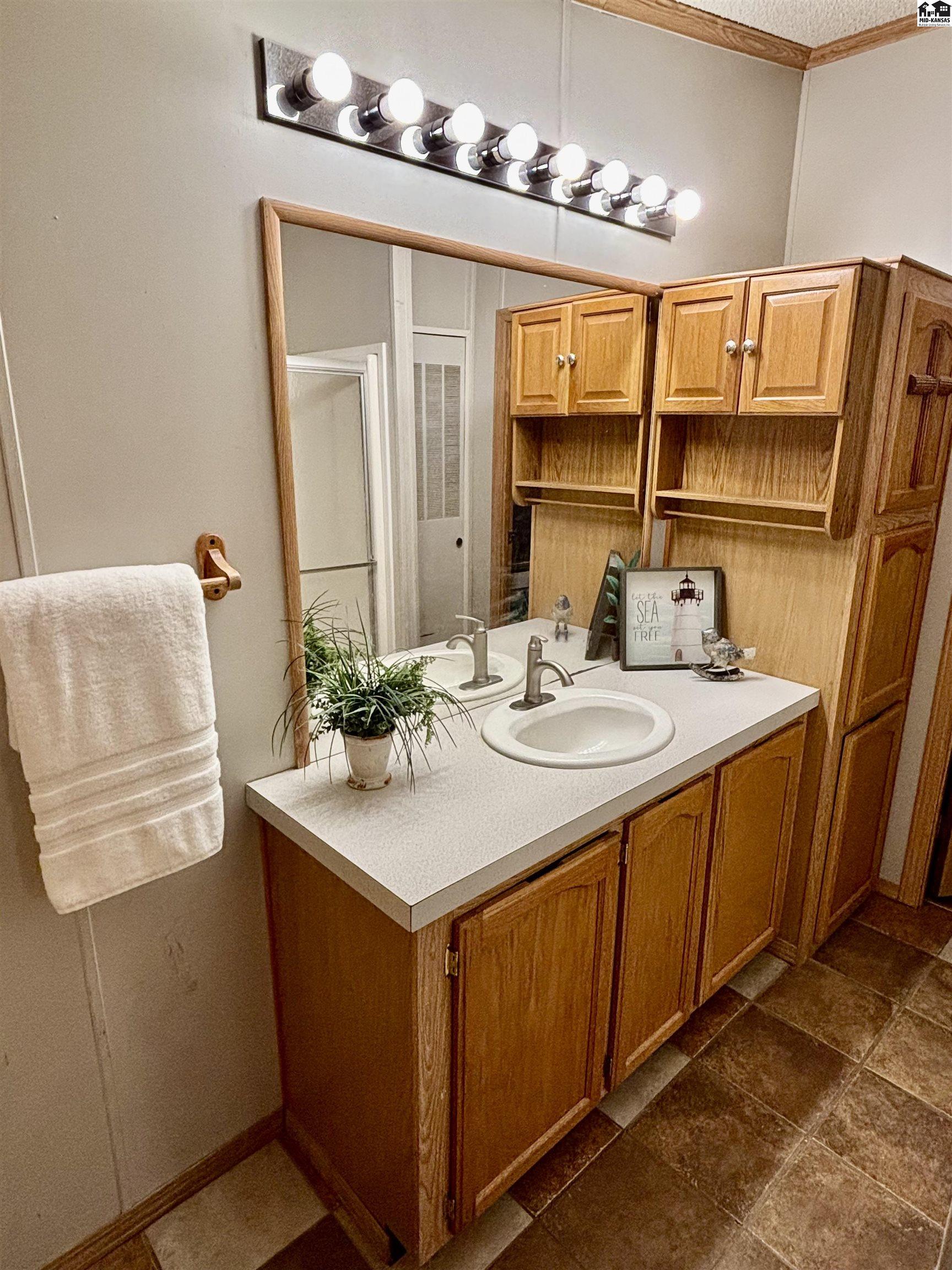 1905 Lloyd's Cove Mcpherson KS 67460