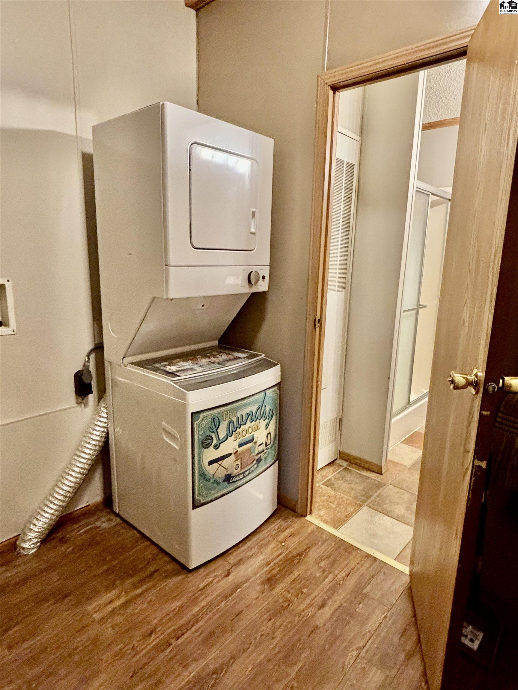 1905 Lloyd's Cove Mcpherson KS 67460