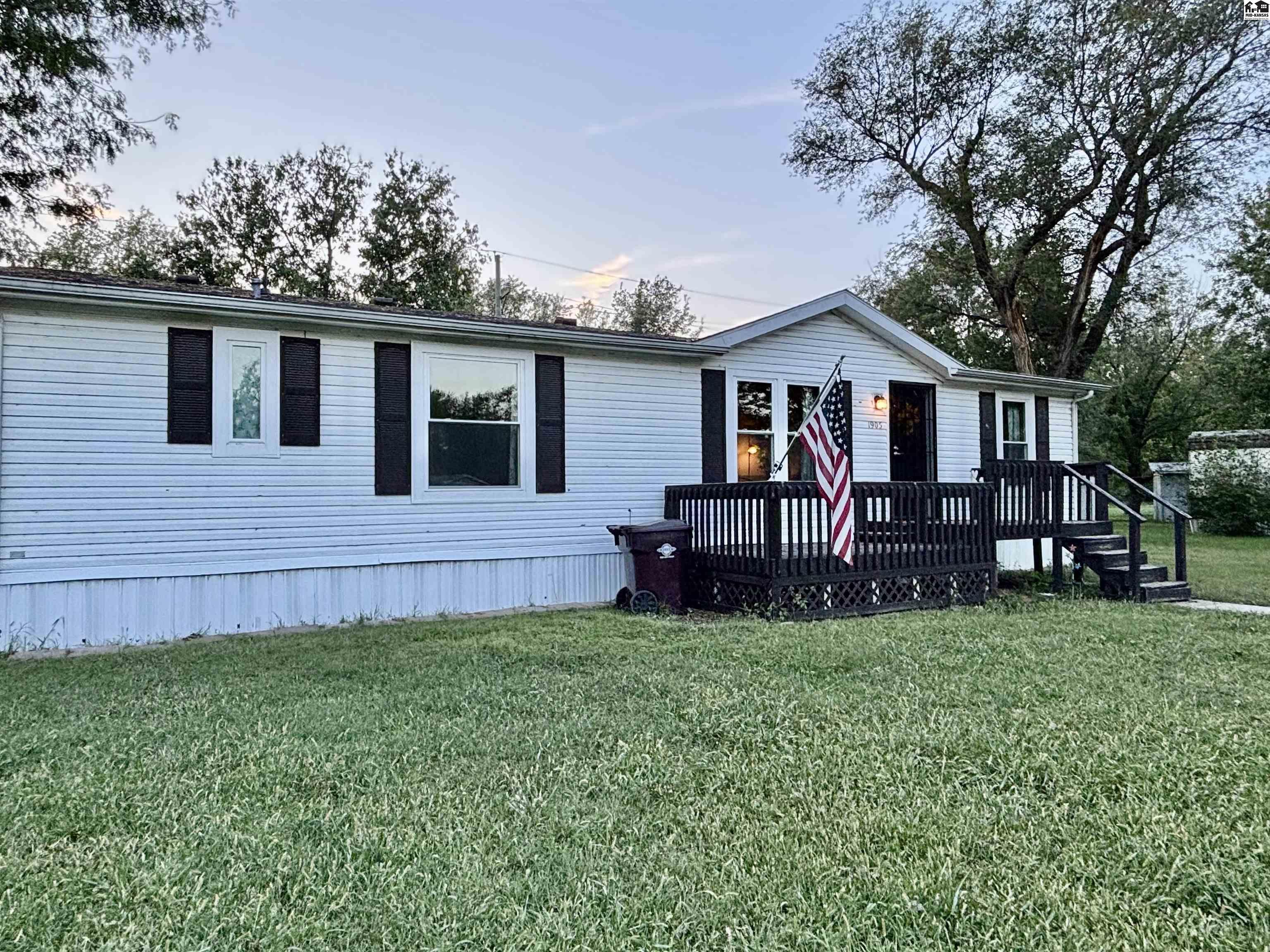 1905 Lloyd's Cove Mcpherson KS 67460