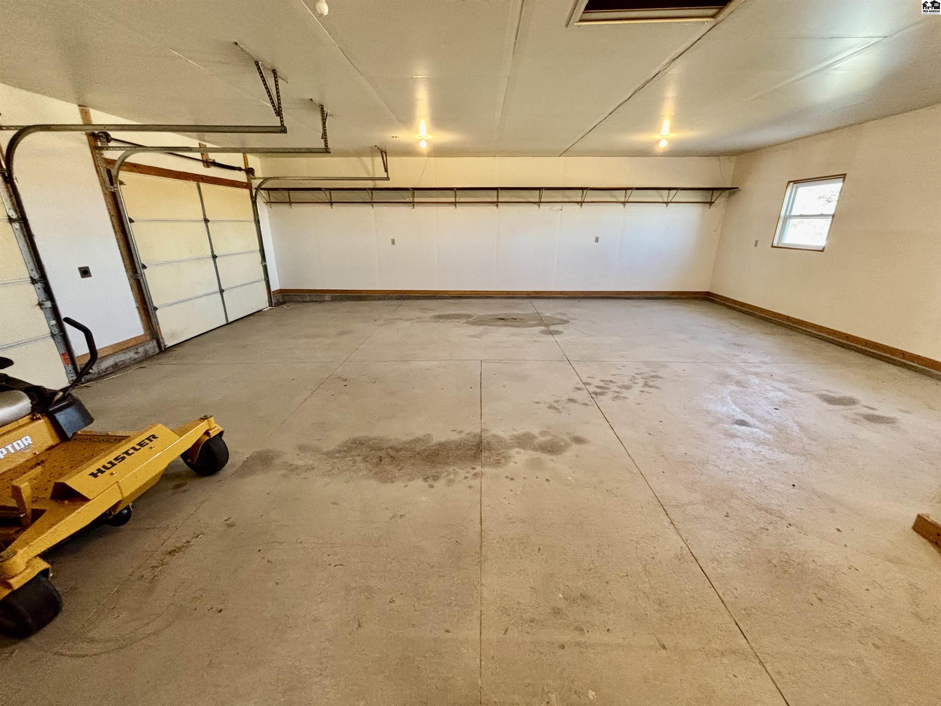 1905 Lloyd's Cove Mcpherson KS 67460