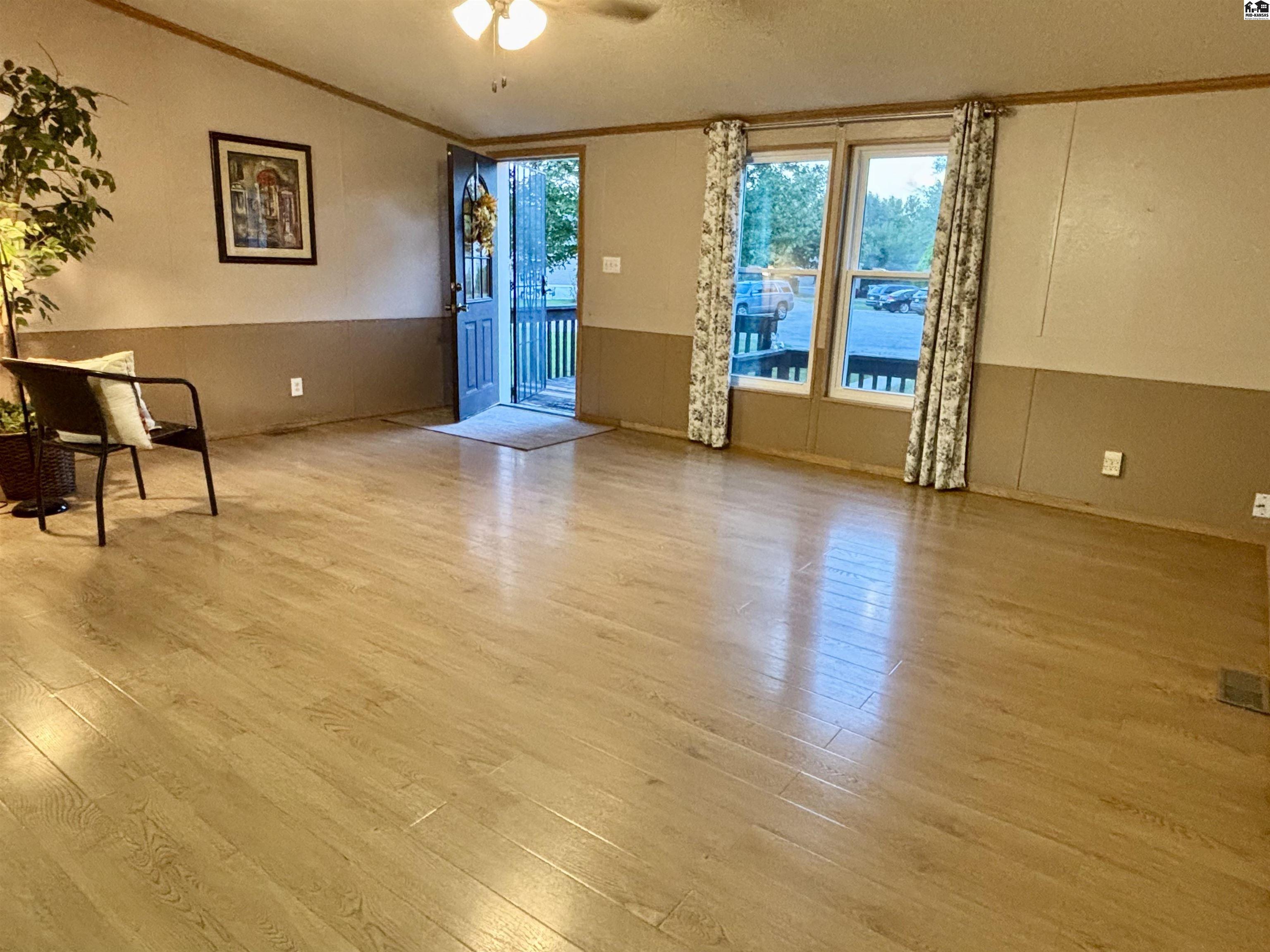 1905 Lloyd's Cove Mcpherson KS 67460