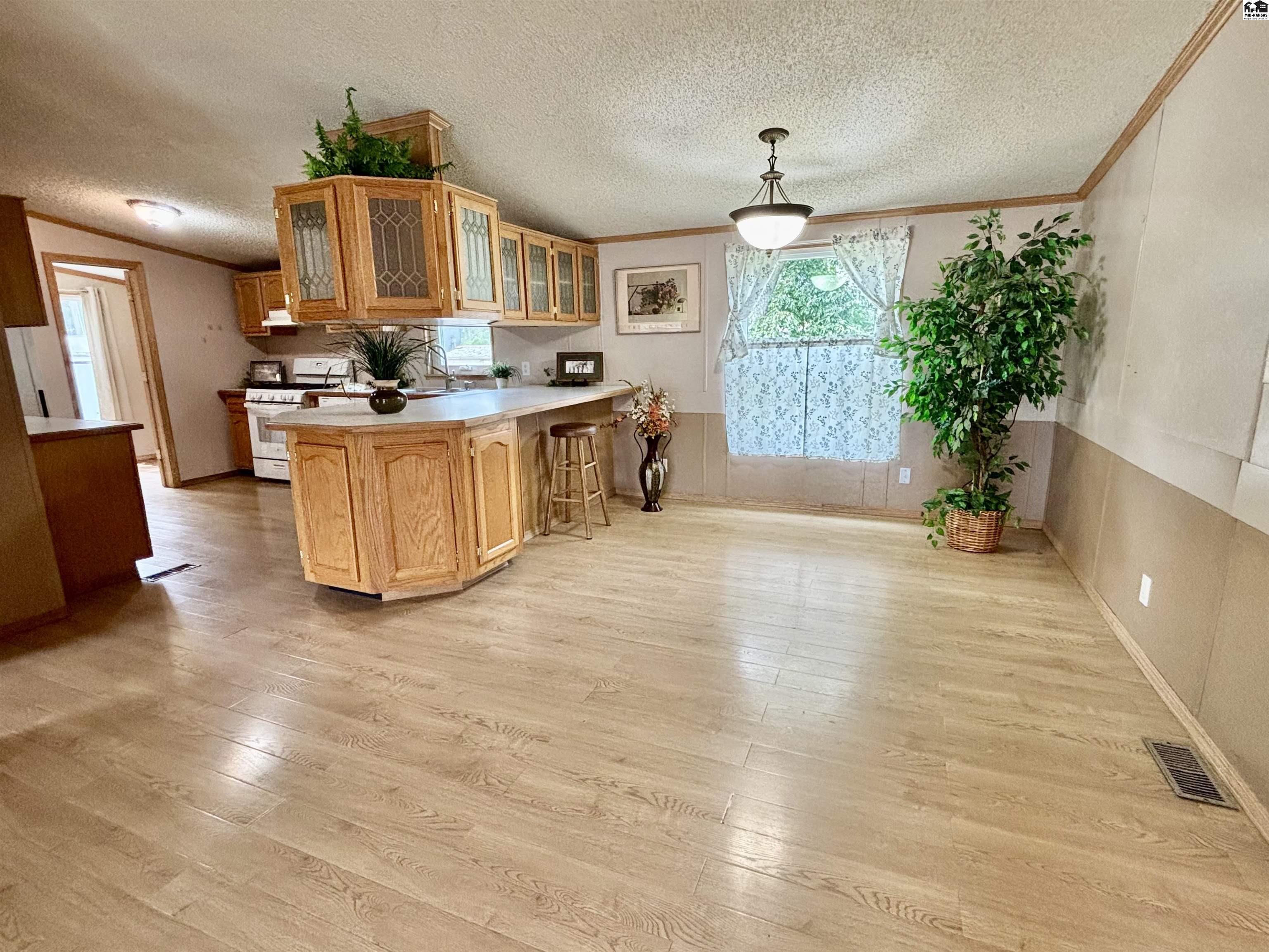 1905 Lloyd's Cove Mcpherson KS 67460