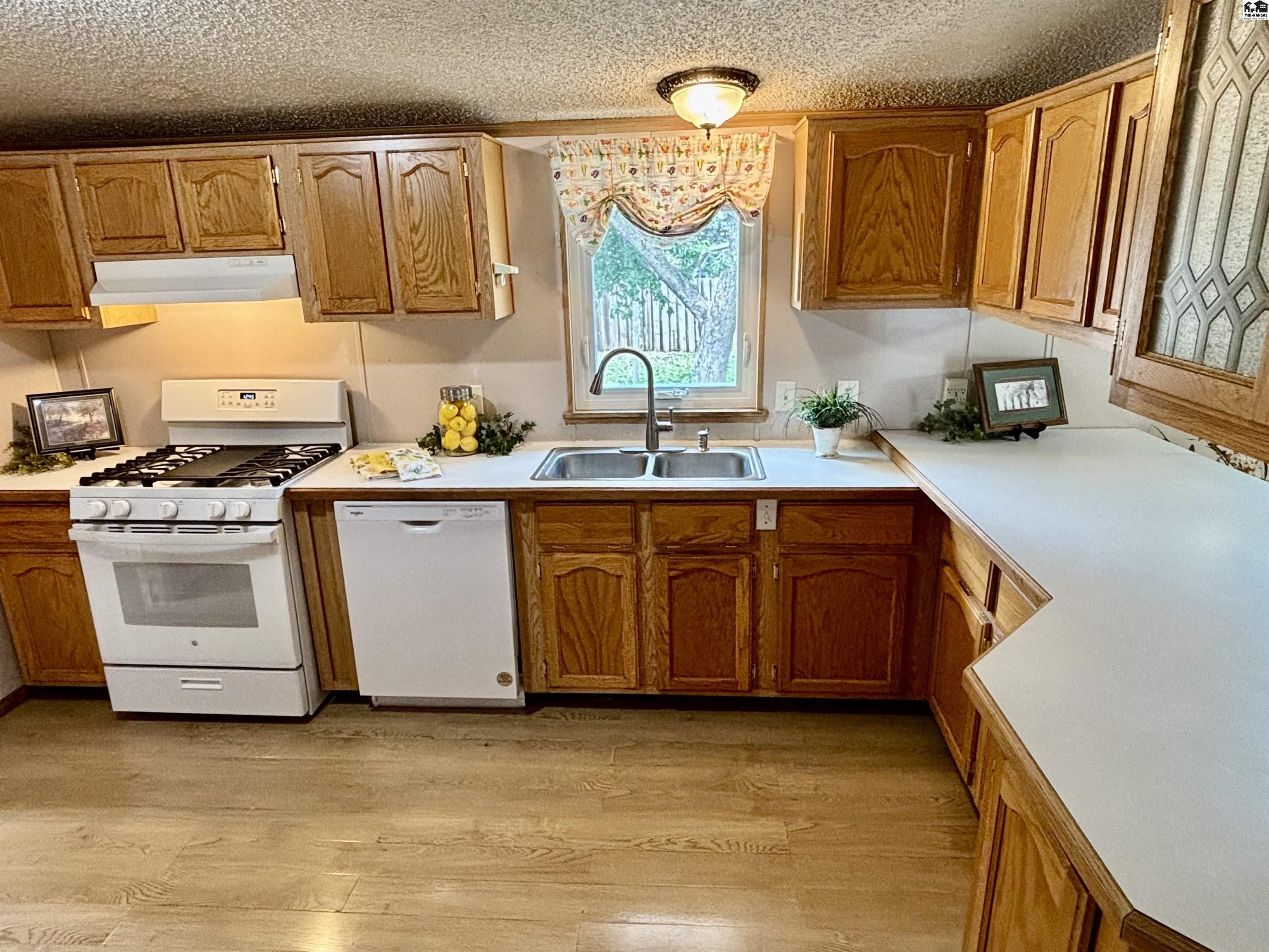 1905 Lloyd's Cove Mcpherson KS 67460