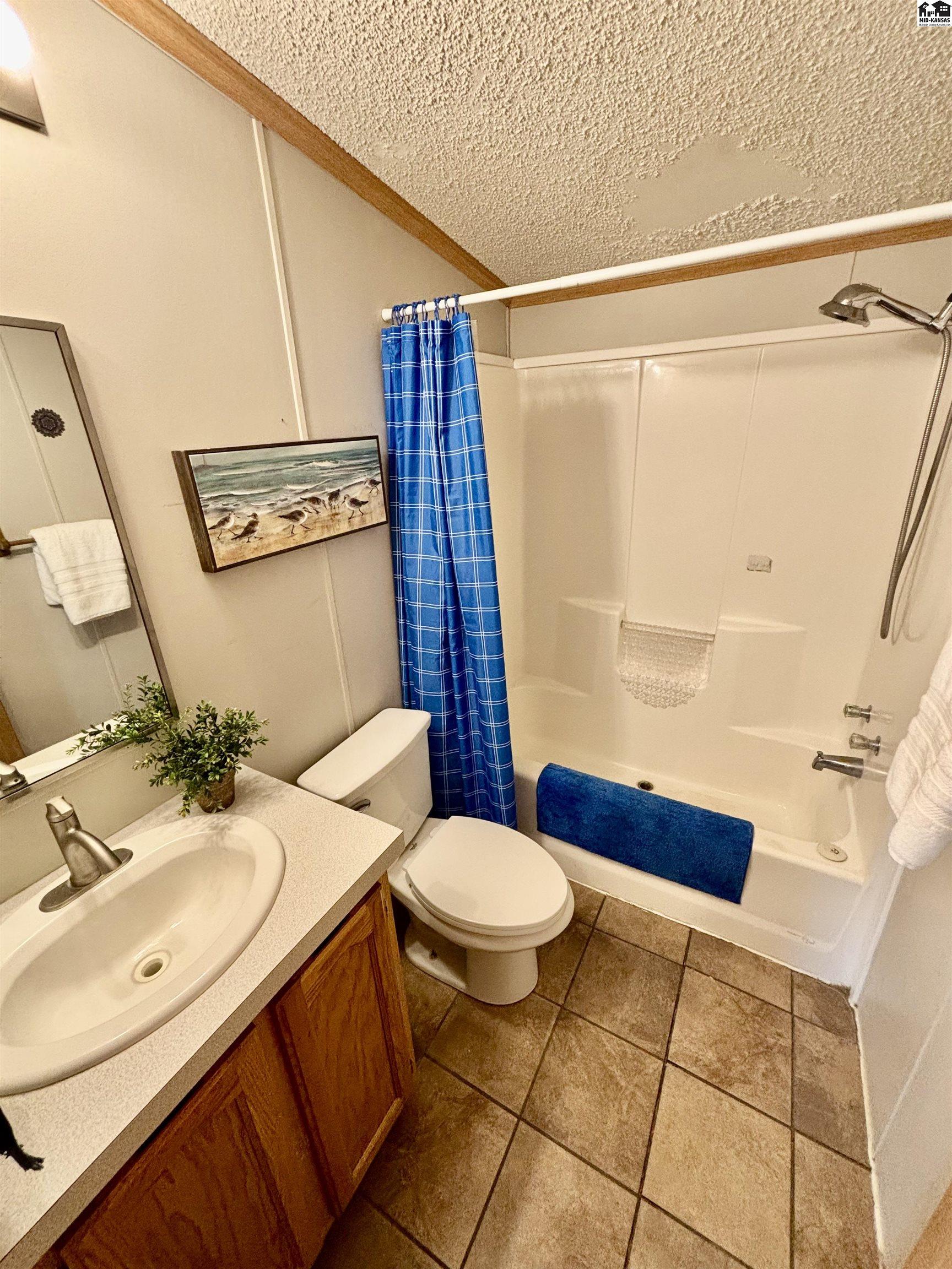 1905 Lloyd's Cove Mcpherson KS 67460