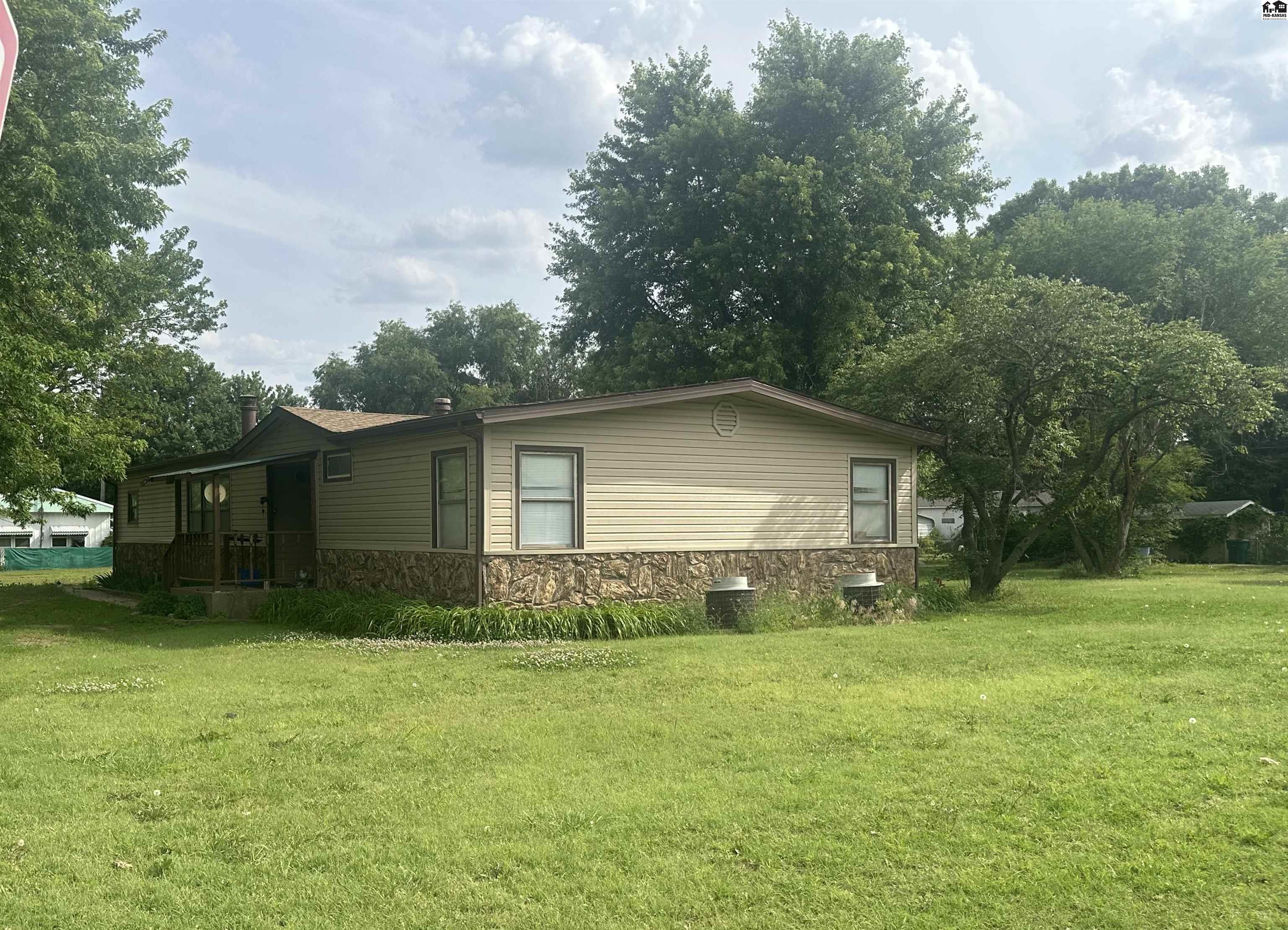 407 N Magnolia Street Attica KS 67009