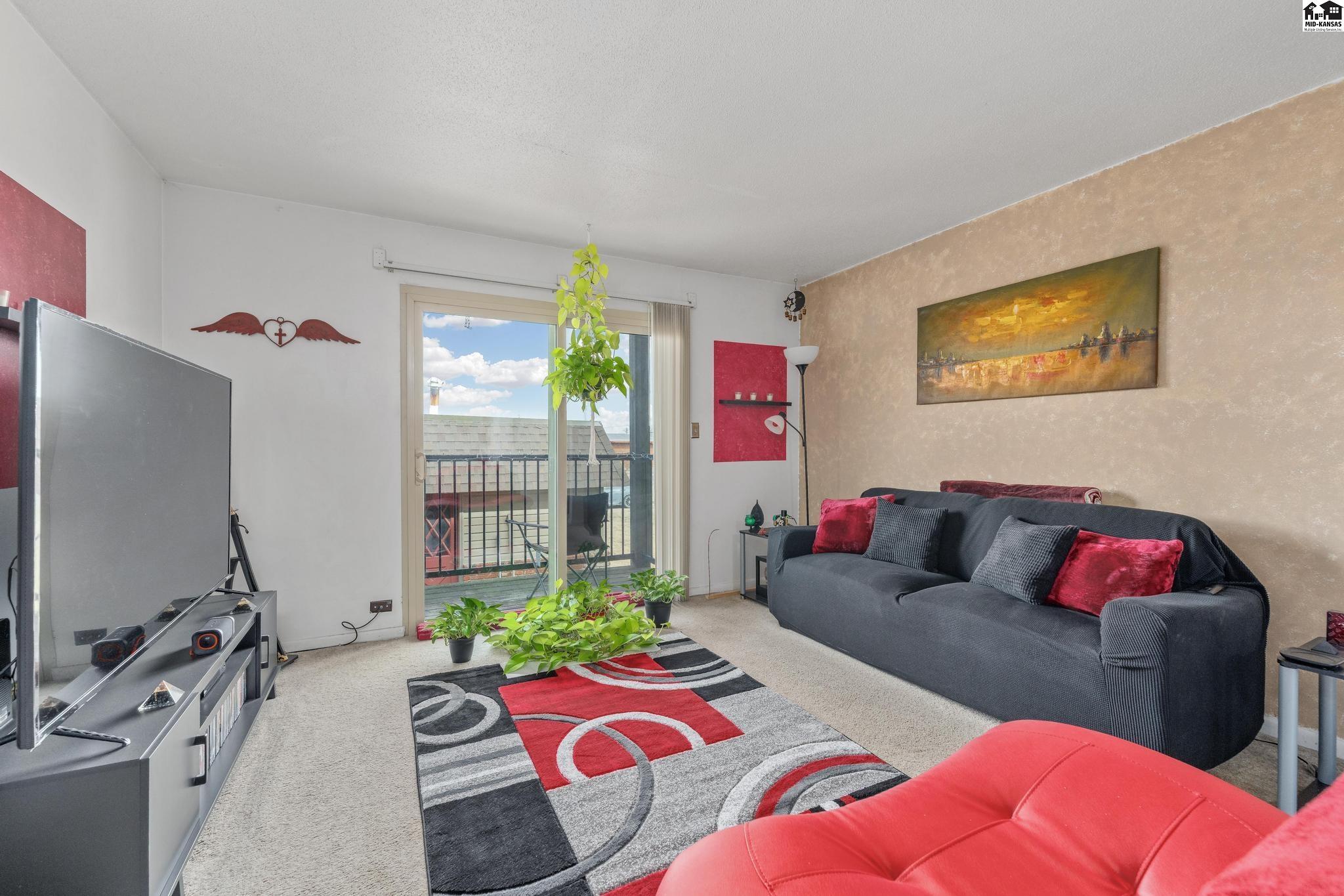 103 E 7th Avenue South Hutchinson KS 67505