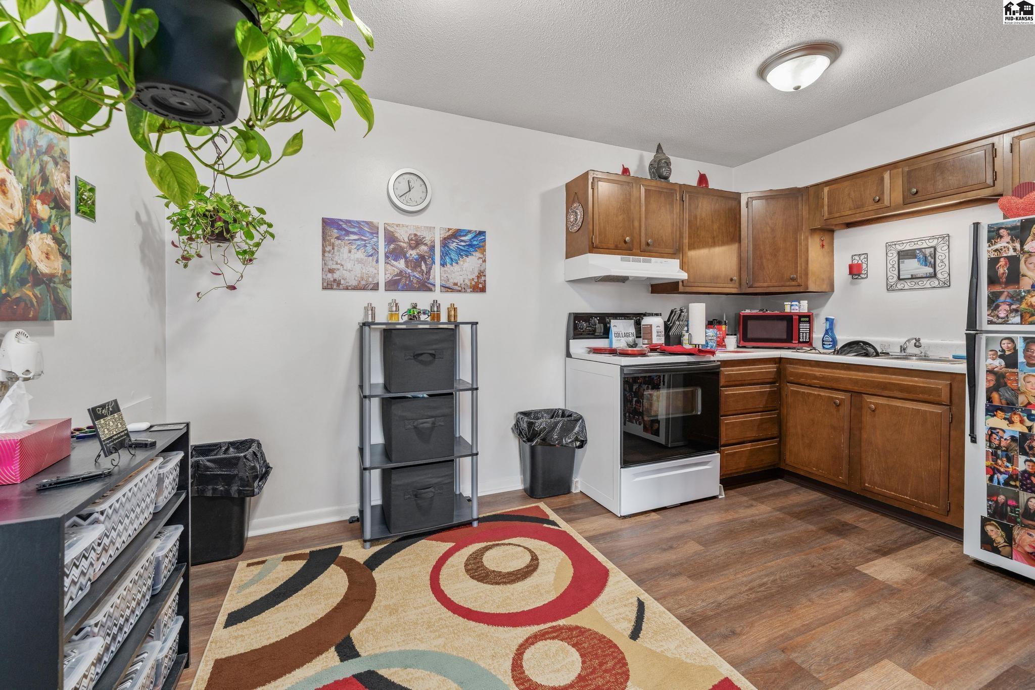 103 E 7th Avenue South Hutchinson KS 67505