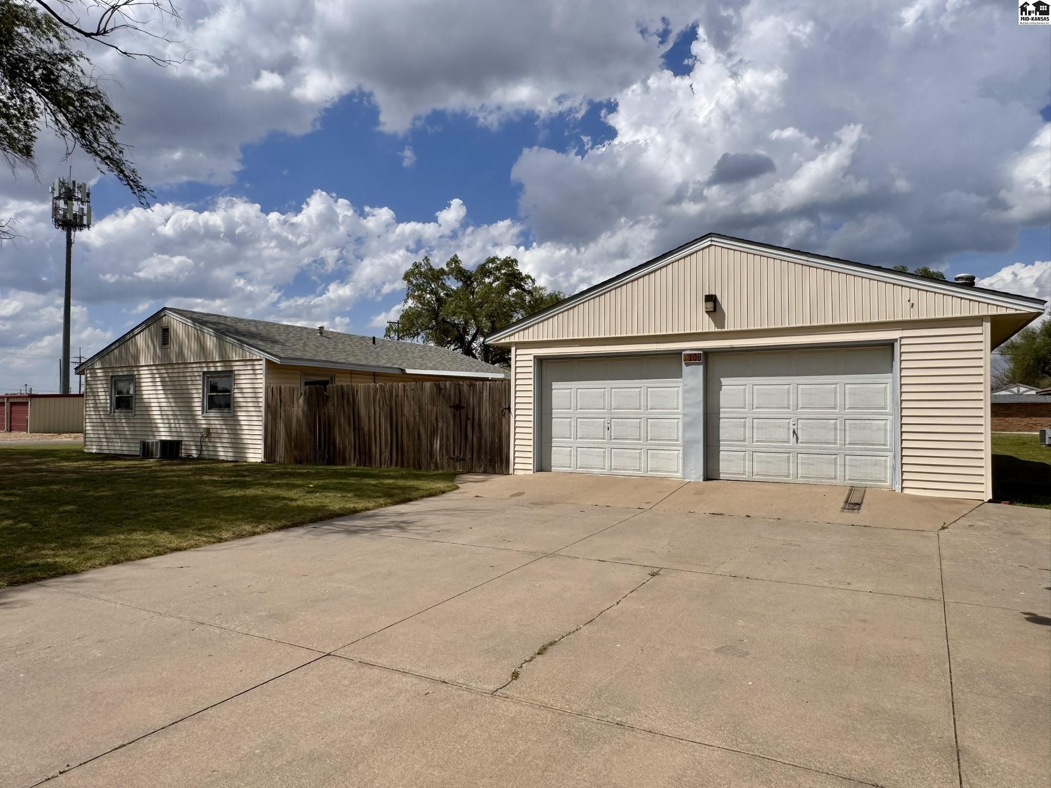 208 S Walnut Street South Hutchinson KS 67505