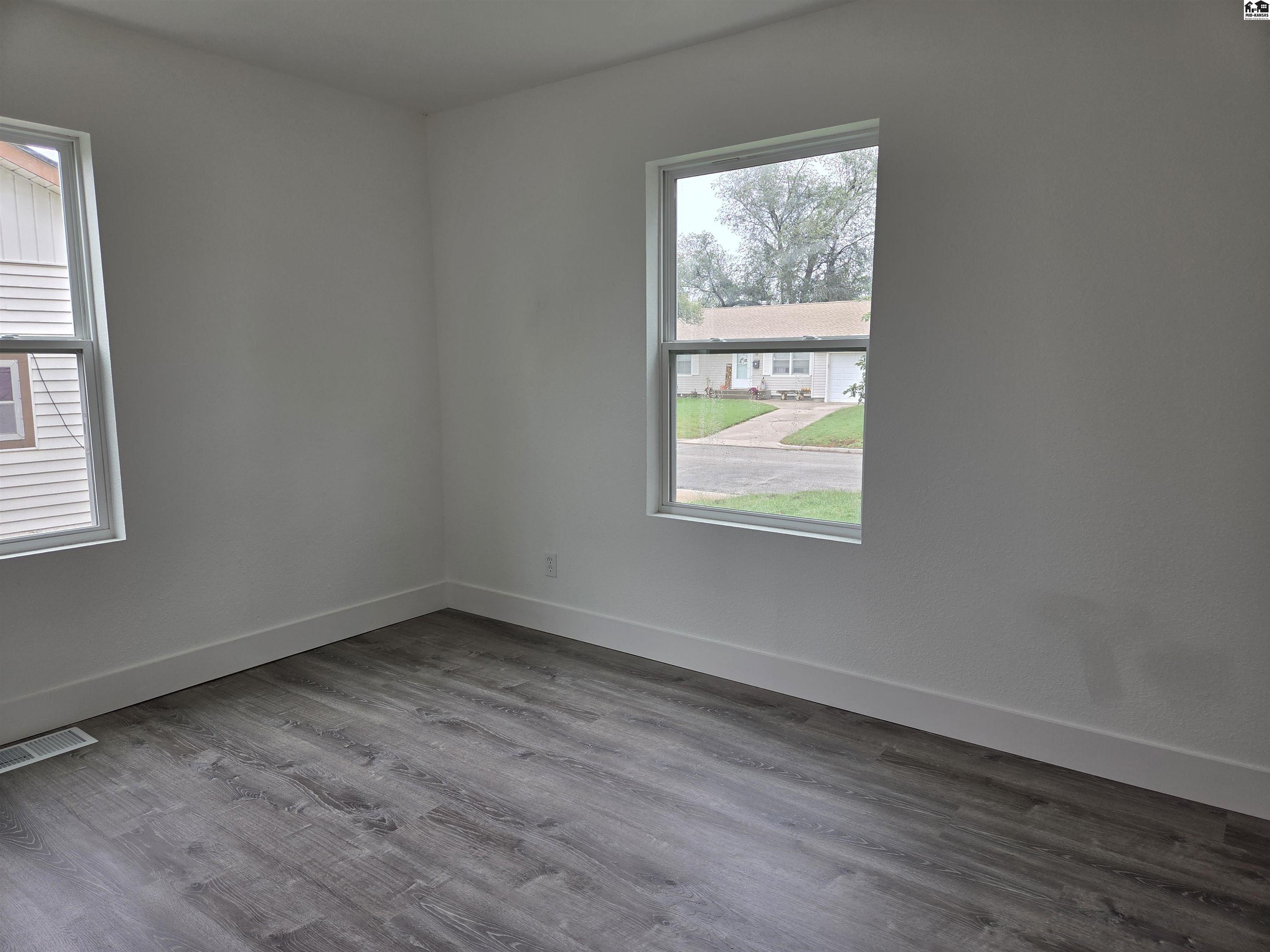 30 Sunset Drive Hutchinson KS 67502