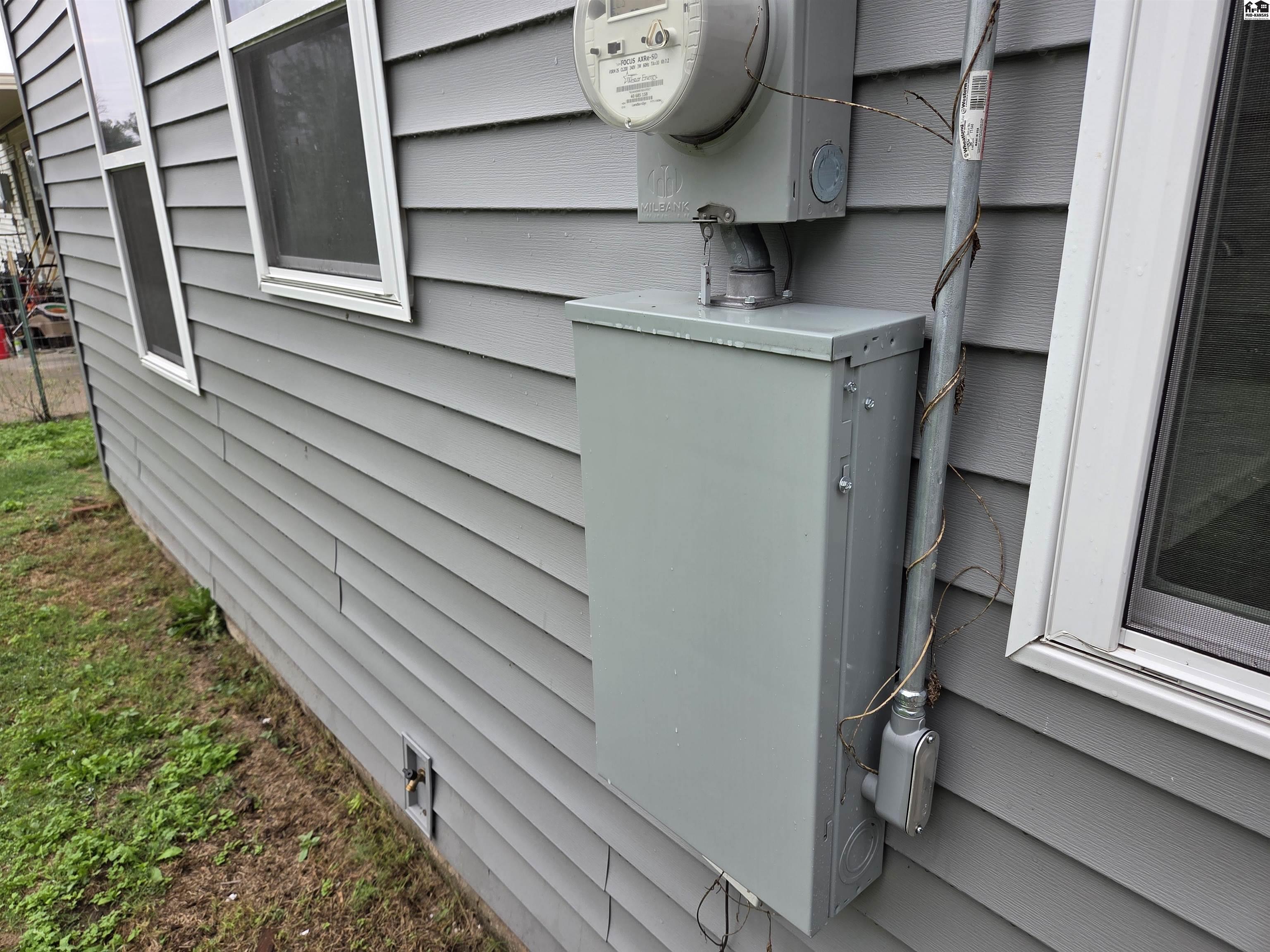 30 Sunset Drive Hutchinson KS 67502