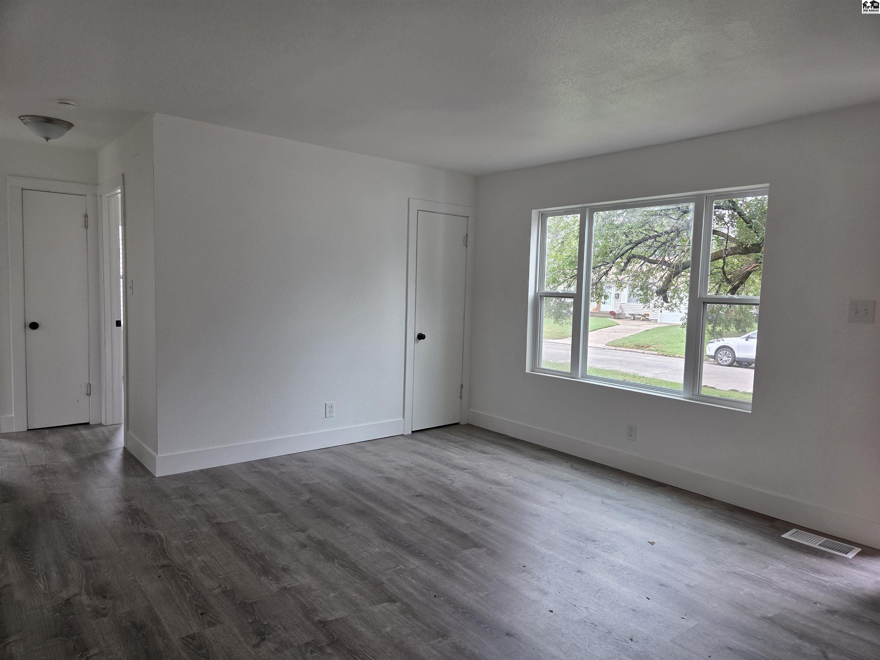 30 Sunset Drive Hutchinson KS 67502