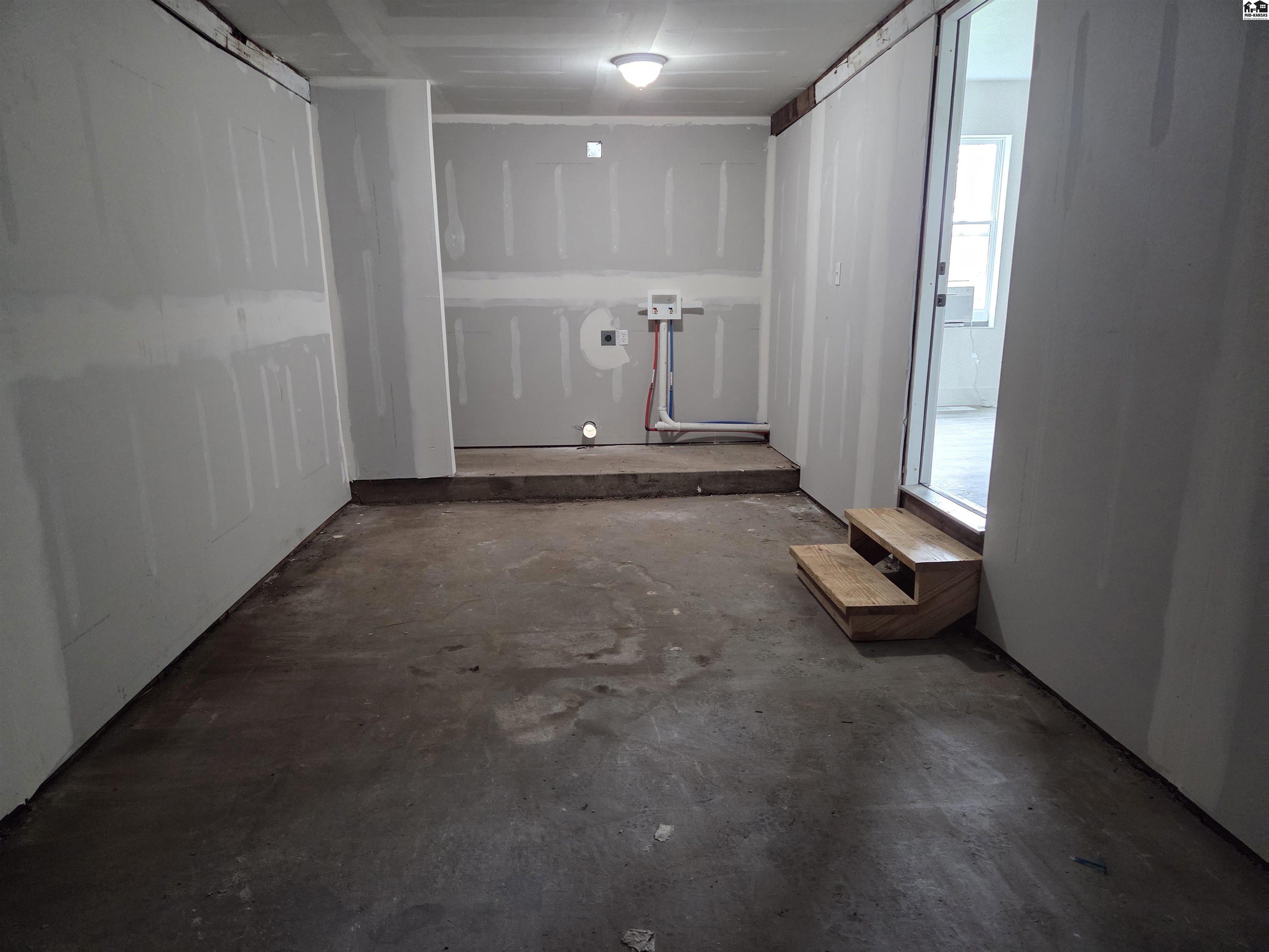 30 Sunset Drive Hutchinson KS 67502