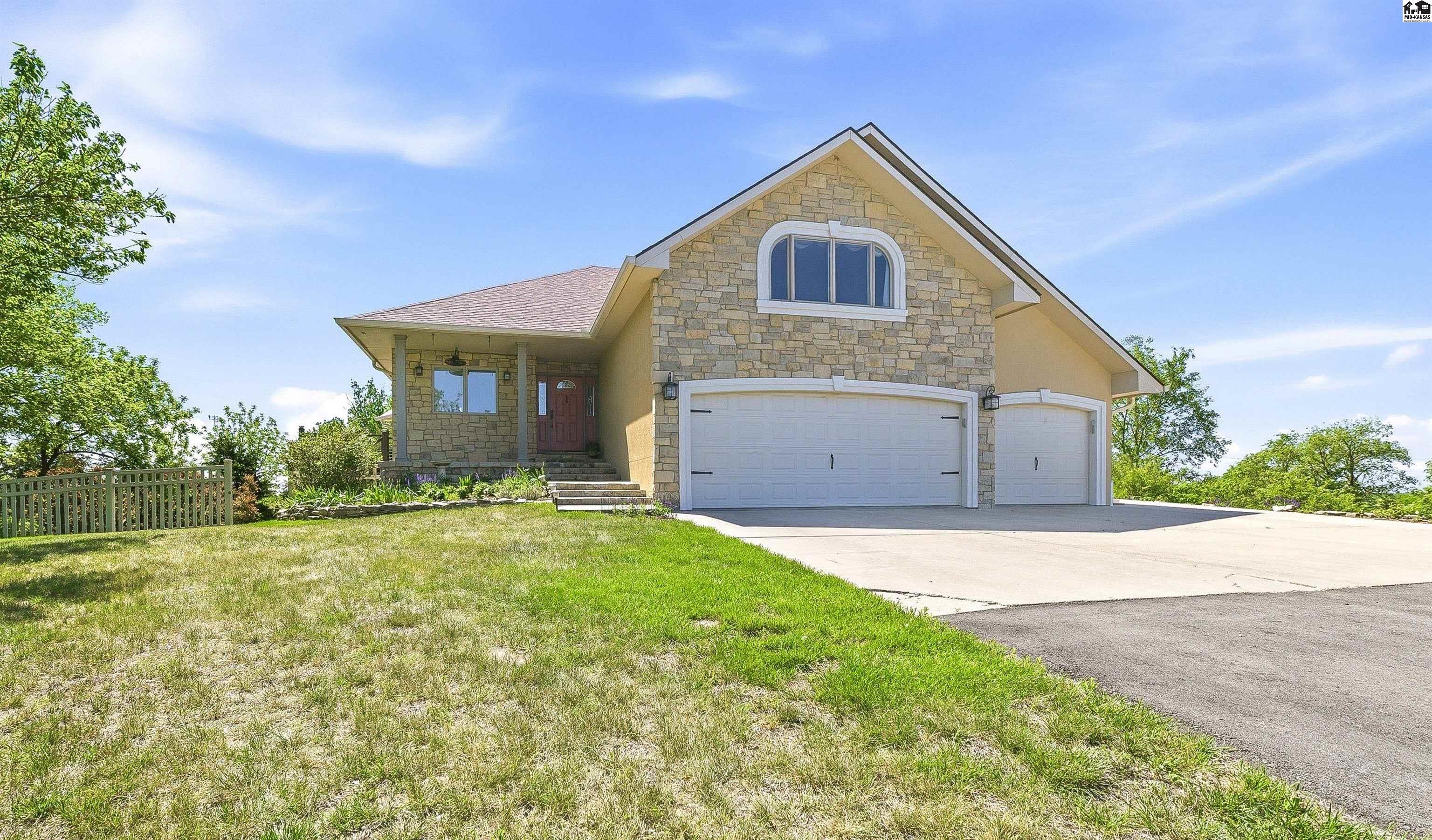 10205 Riviera Circle Hutchinson KS 67502