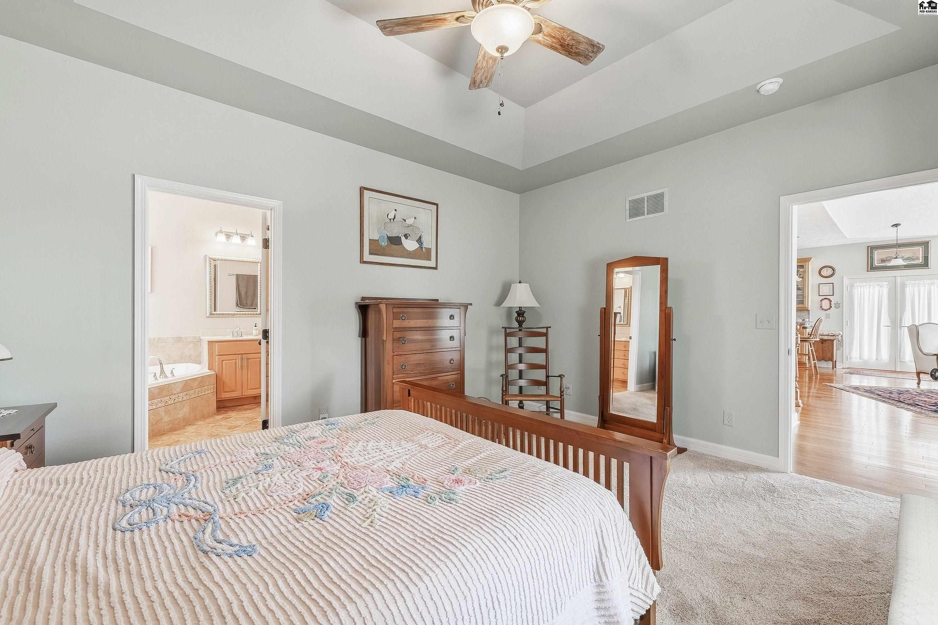 10205 Riviera Circle Hutchinson KS 67502