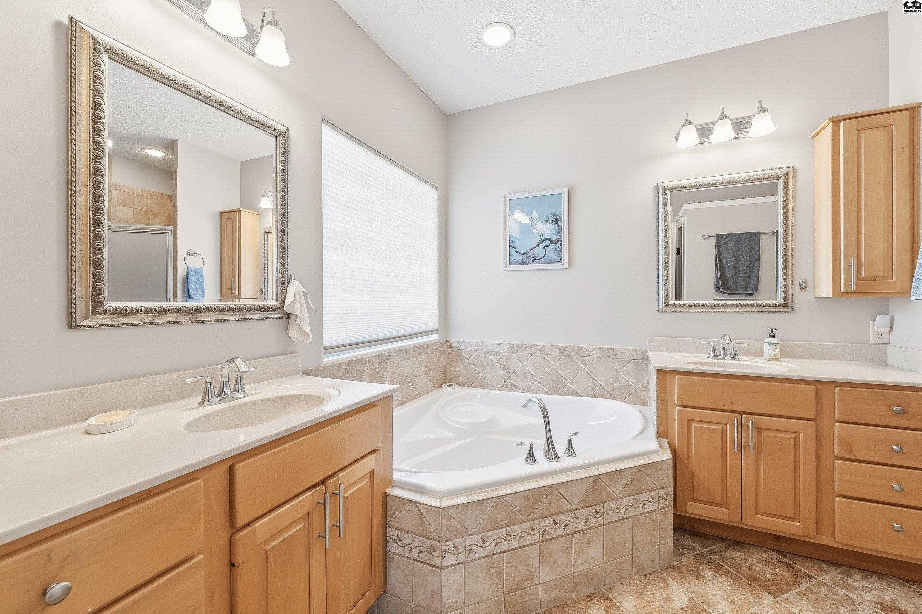10205 Riviera Circle Hutchinson KS 67502