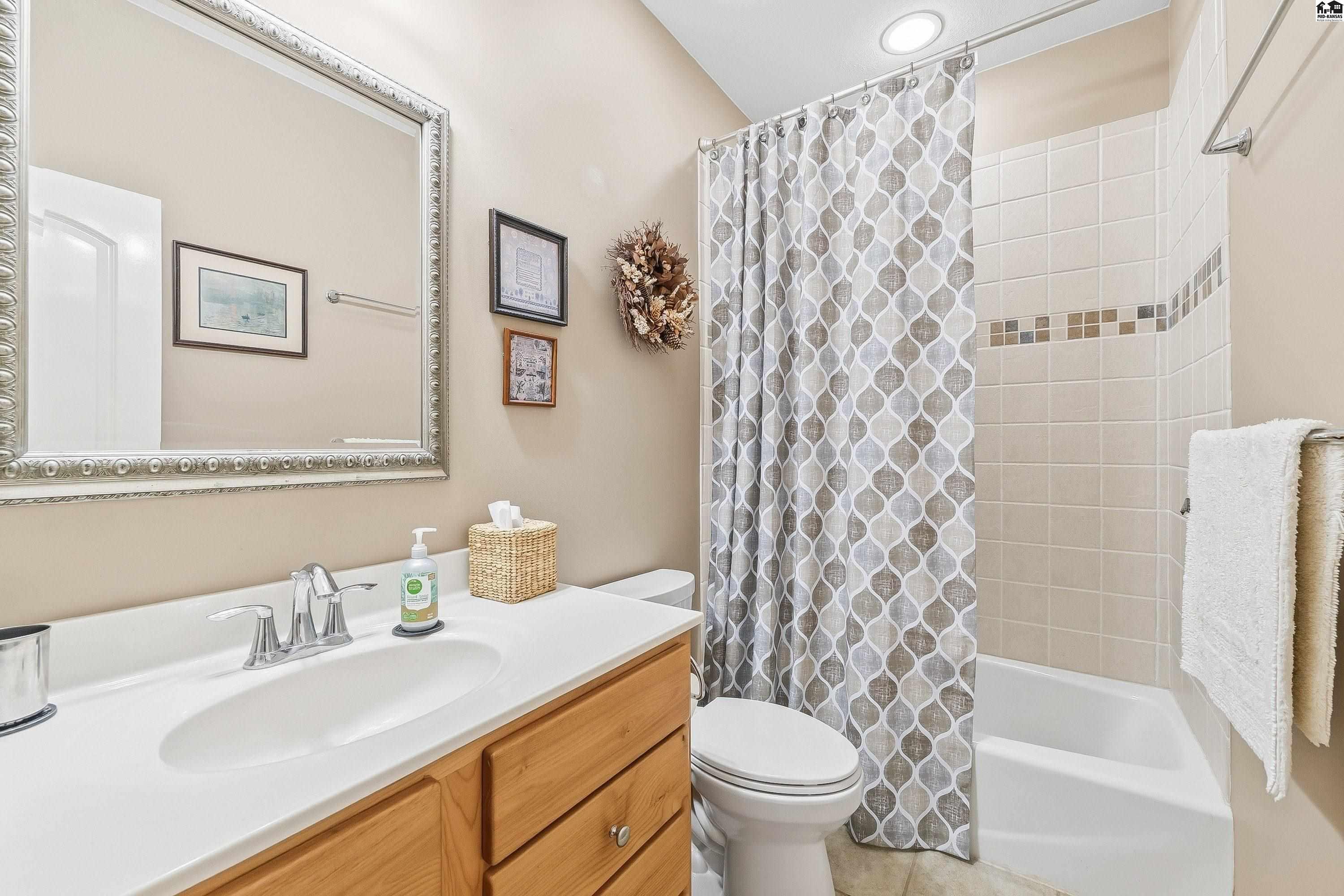 10205 Riviera Circle Hutchinson KS 67502