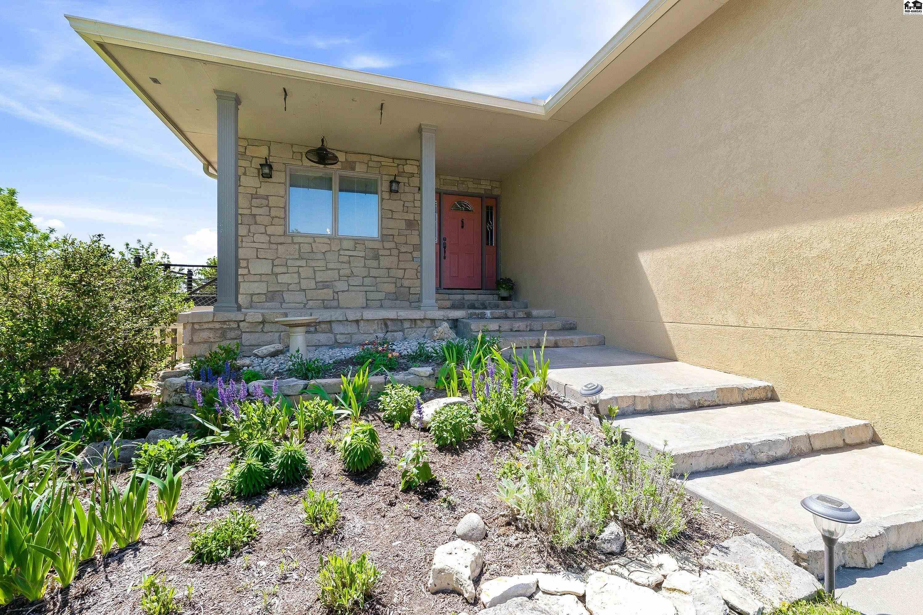 10205 Riviera Circle Hutchinson KS 67502