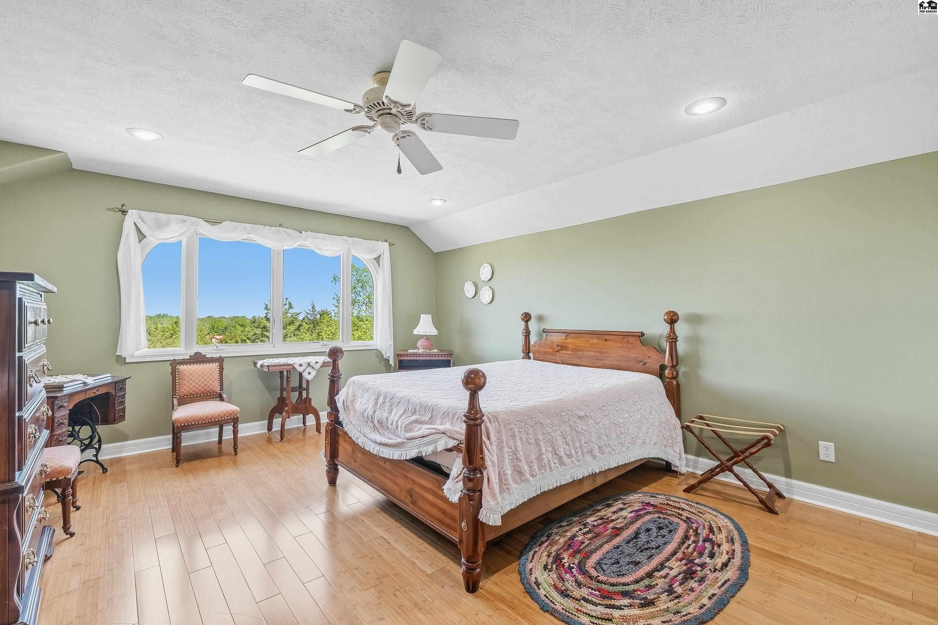 10205 Riviera Circle Hutchinson KS 67502