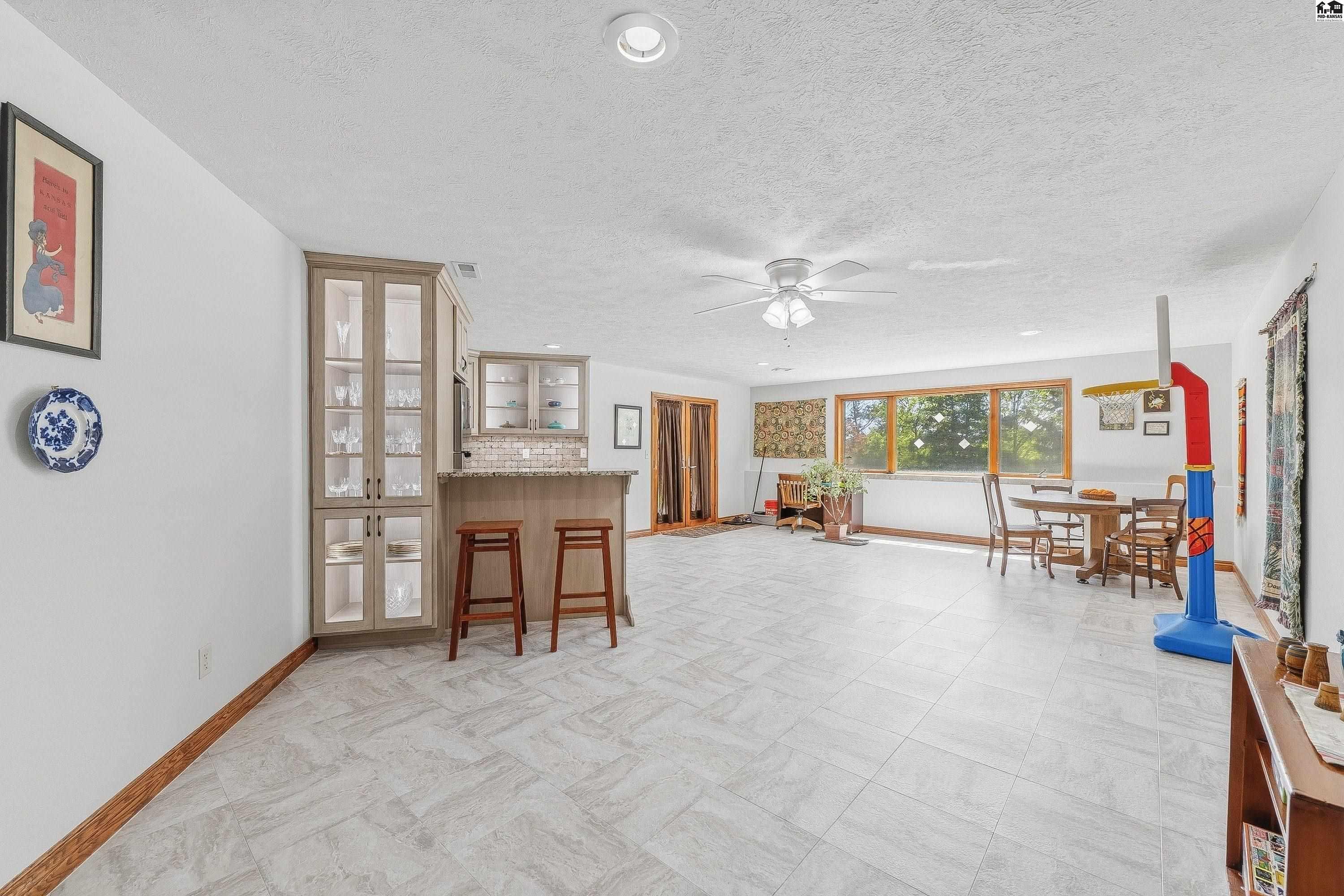 10205 Riviera Circle Hutchinson KS 67502