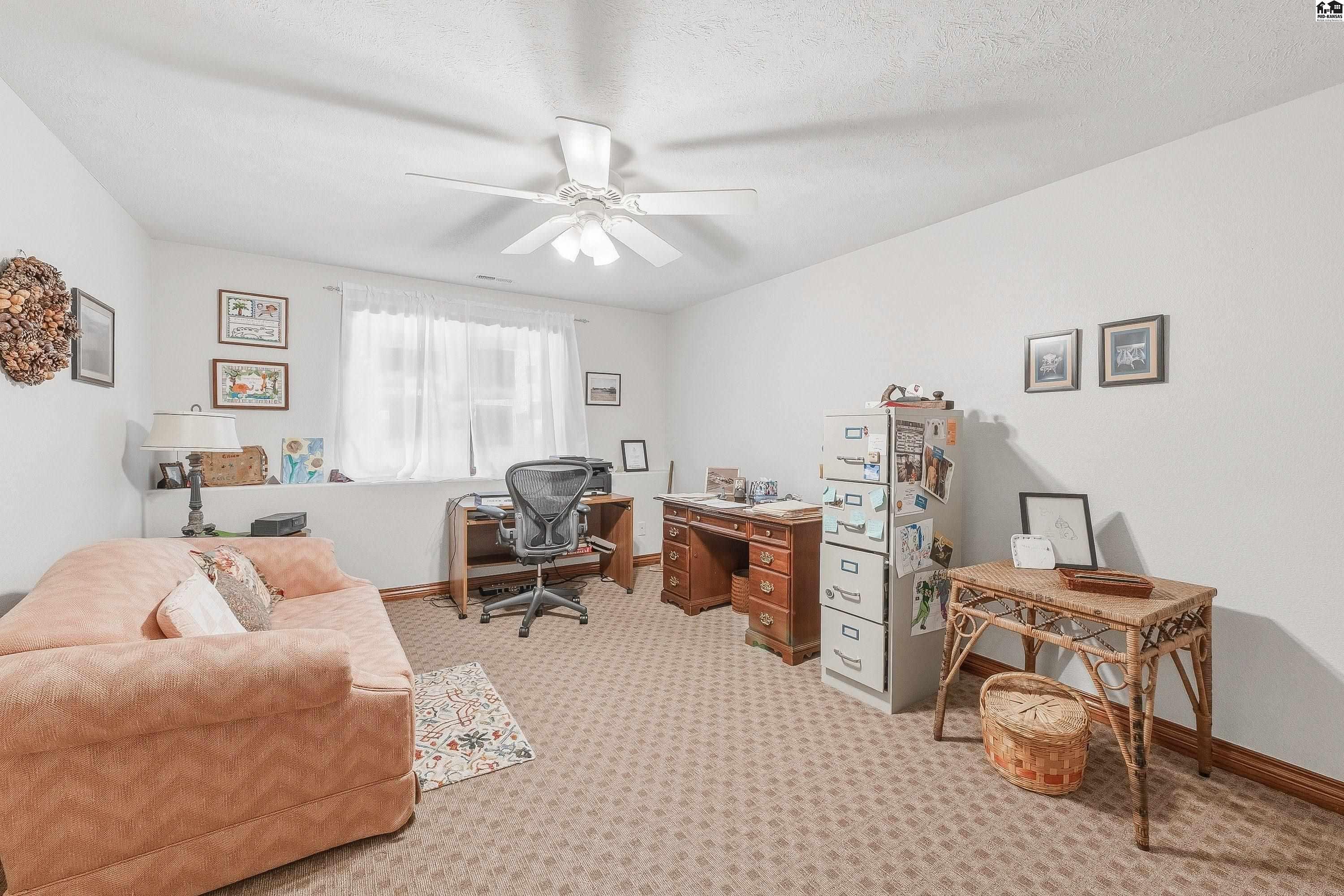 10205 Riviera Circle Hutchinson KS 67502