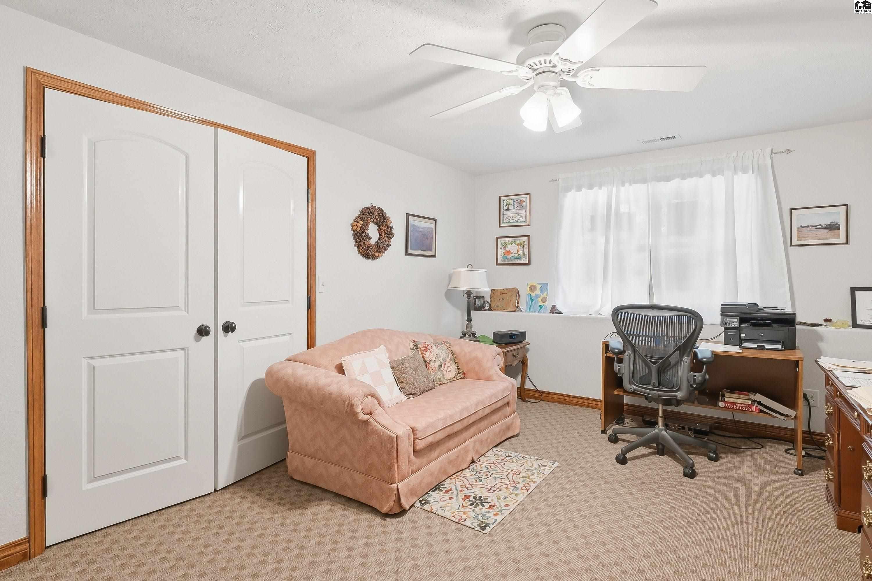 10205 Riviera Circle Hutchinson KS 67502