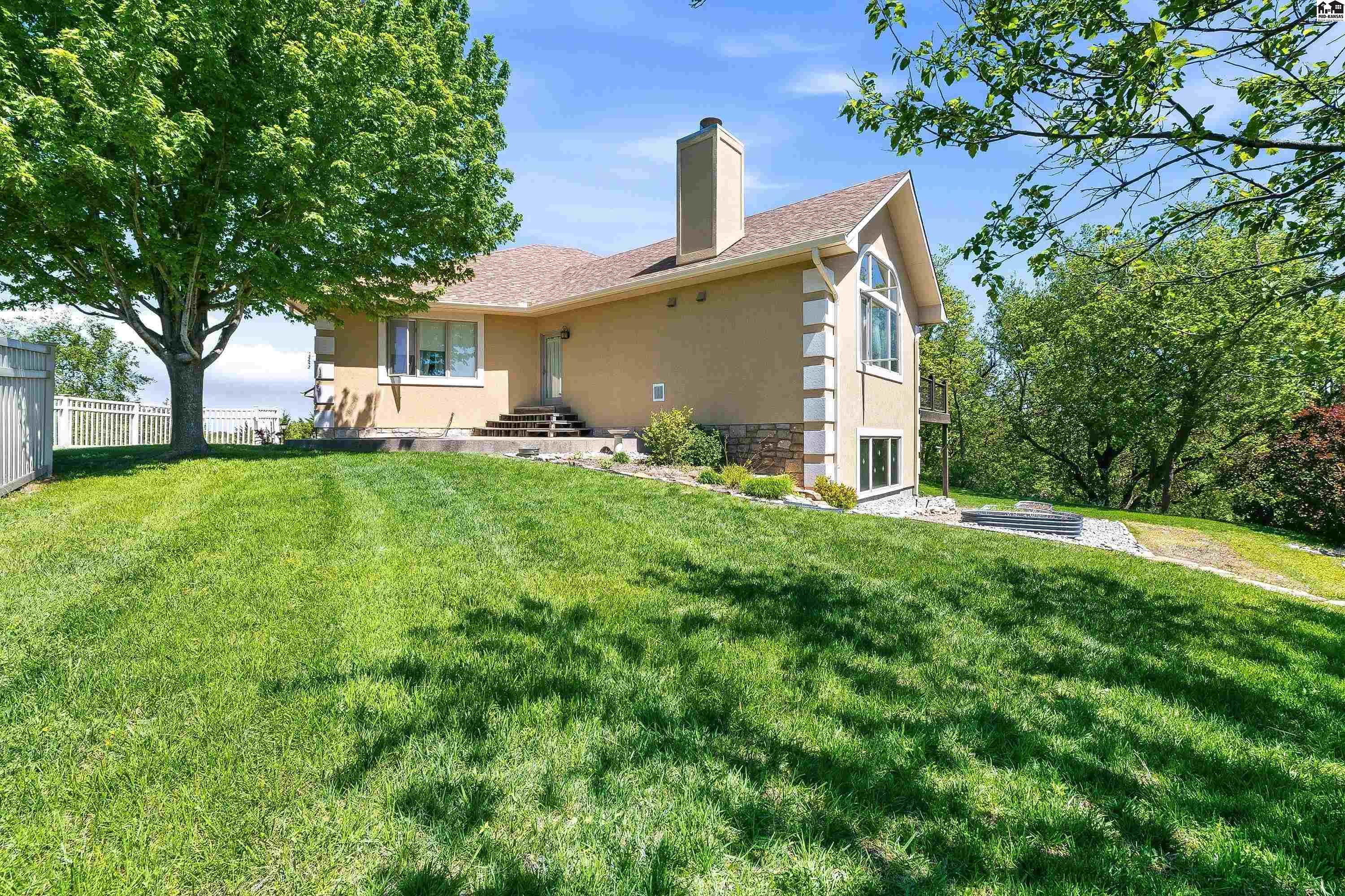 10205 Riviera Circle Hutchinson KS 67502