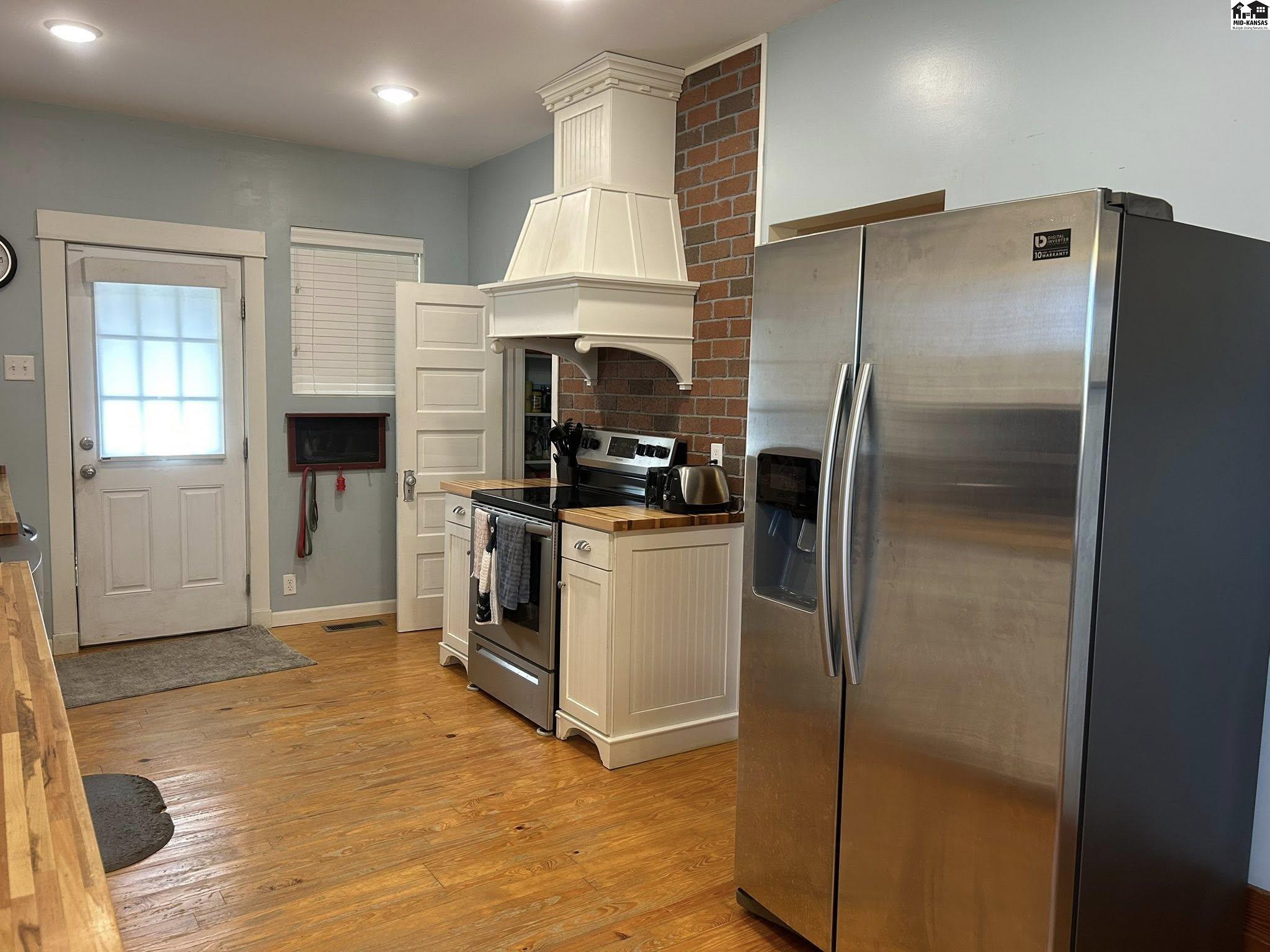 209 W 12th Avenue Hutchinson KS 67501