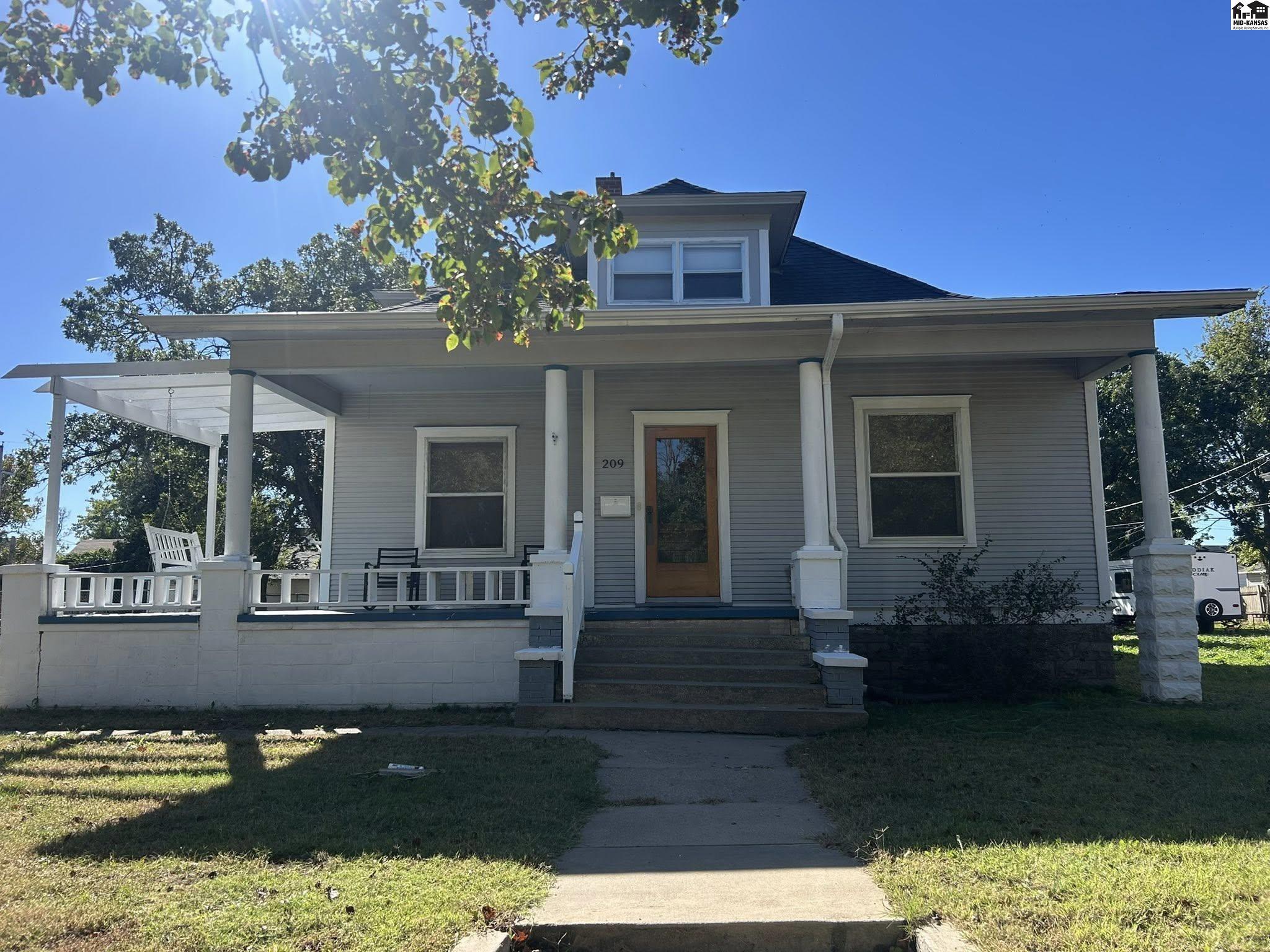 209 W 12th Avenue Hutchinson KS 67501