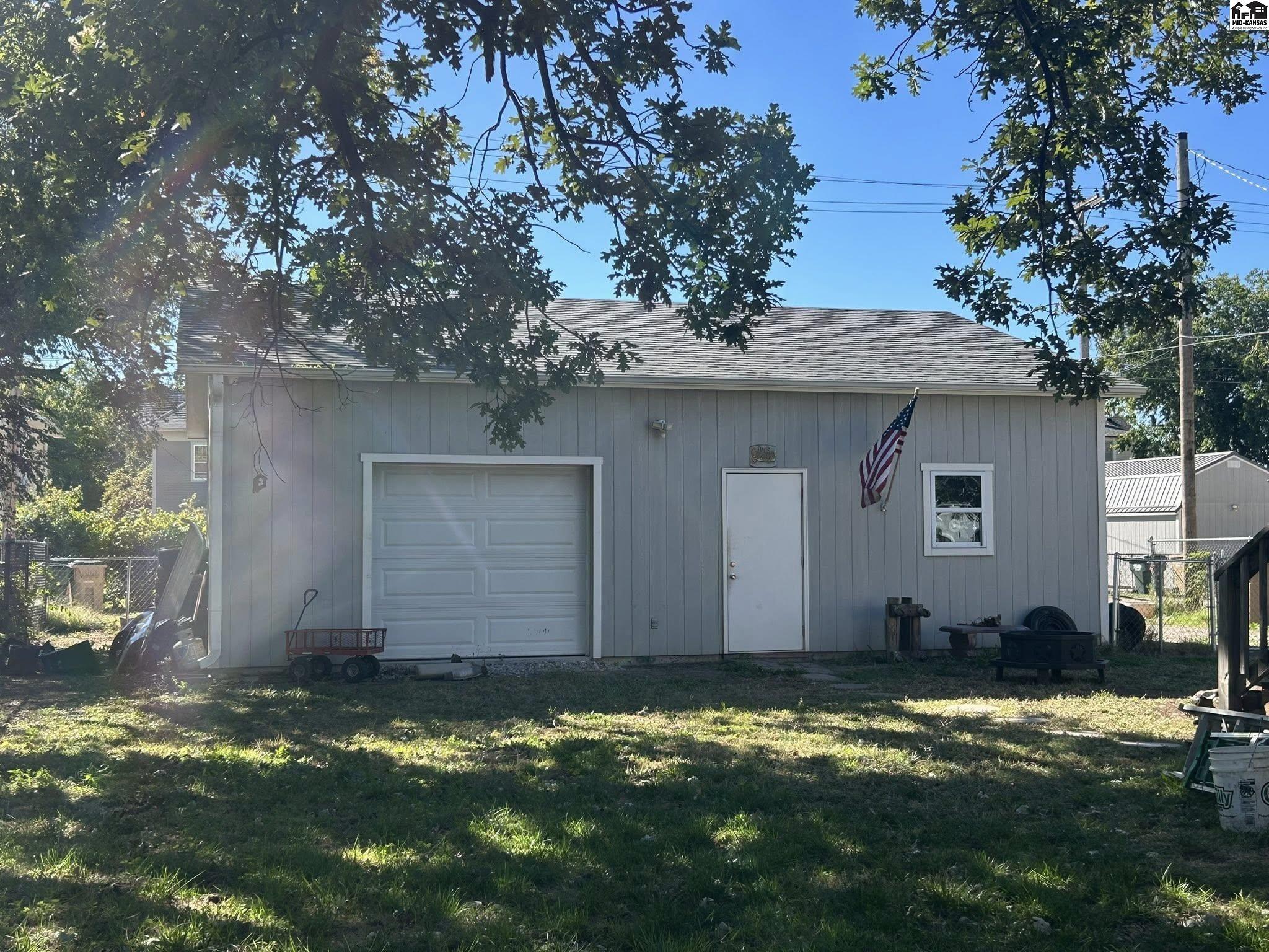 209 W 12th Avenue Hutchinson KS 67501