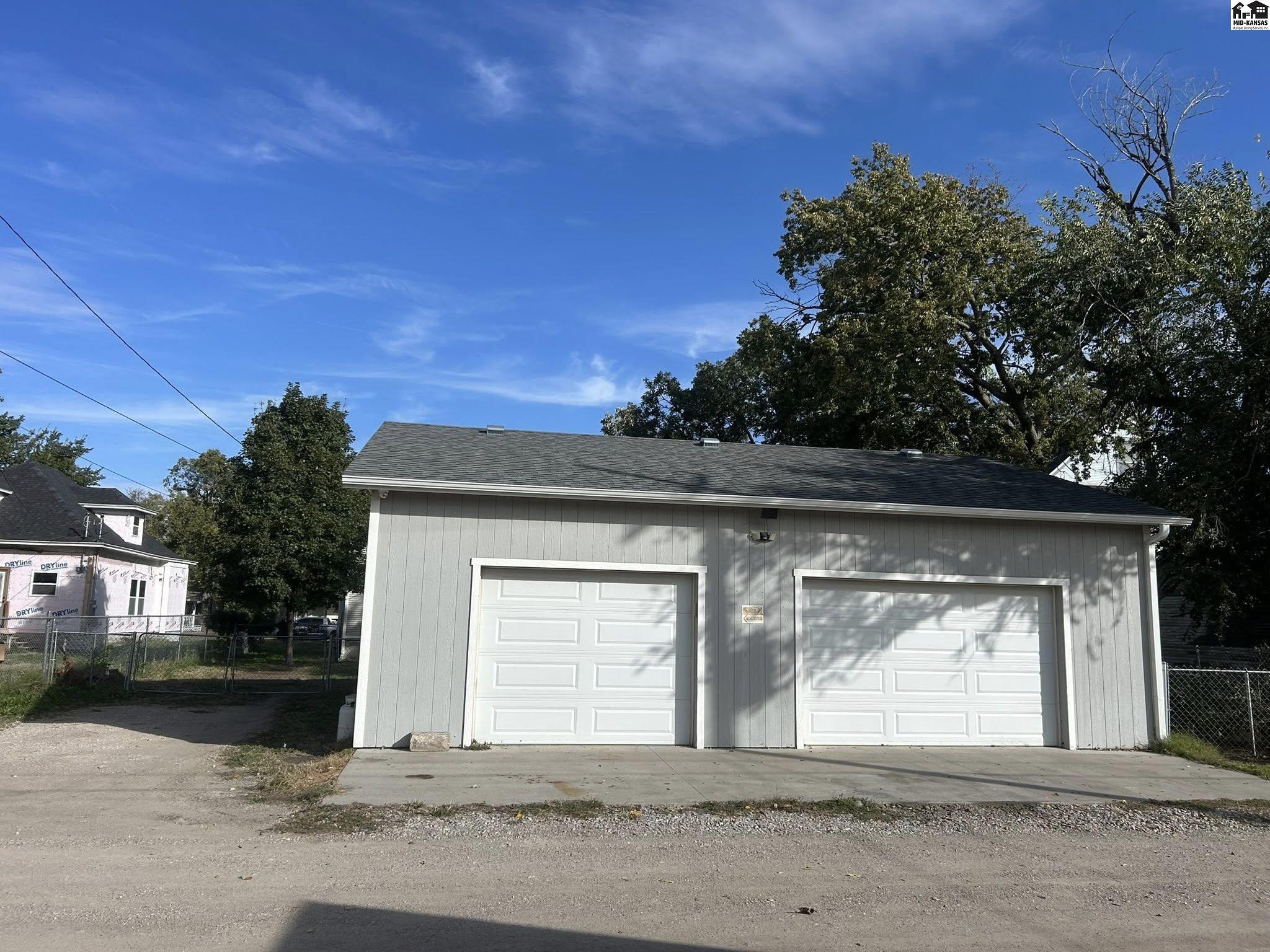 209 W 12th Avenue Hutchinson KS 67501