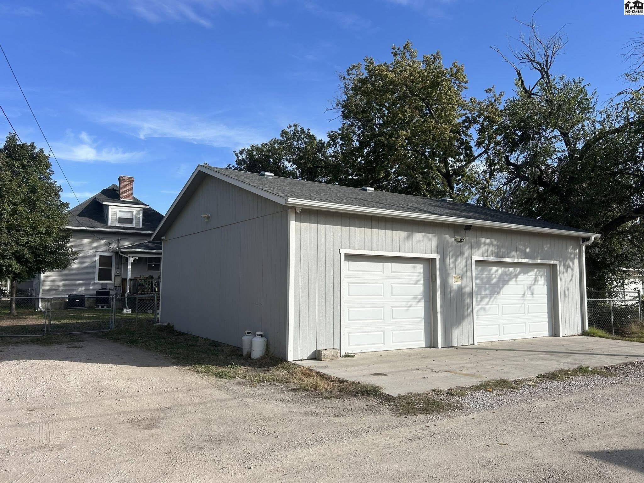 209 W 12th Avenue Hutchinson KS 67501