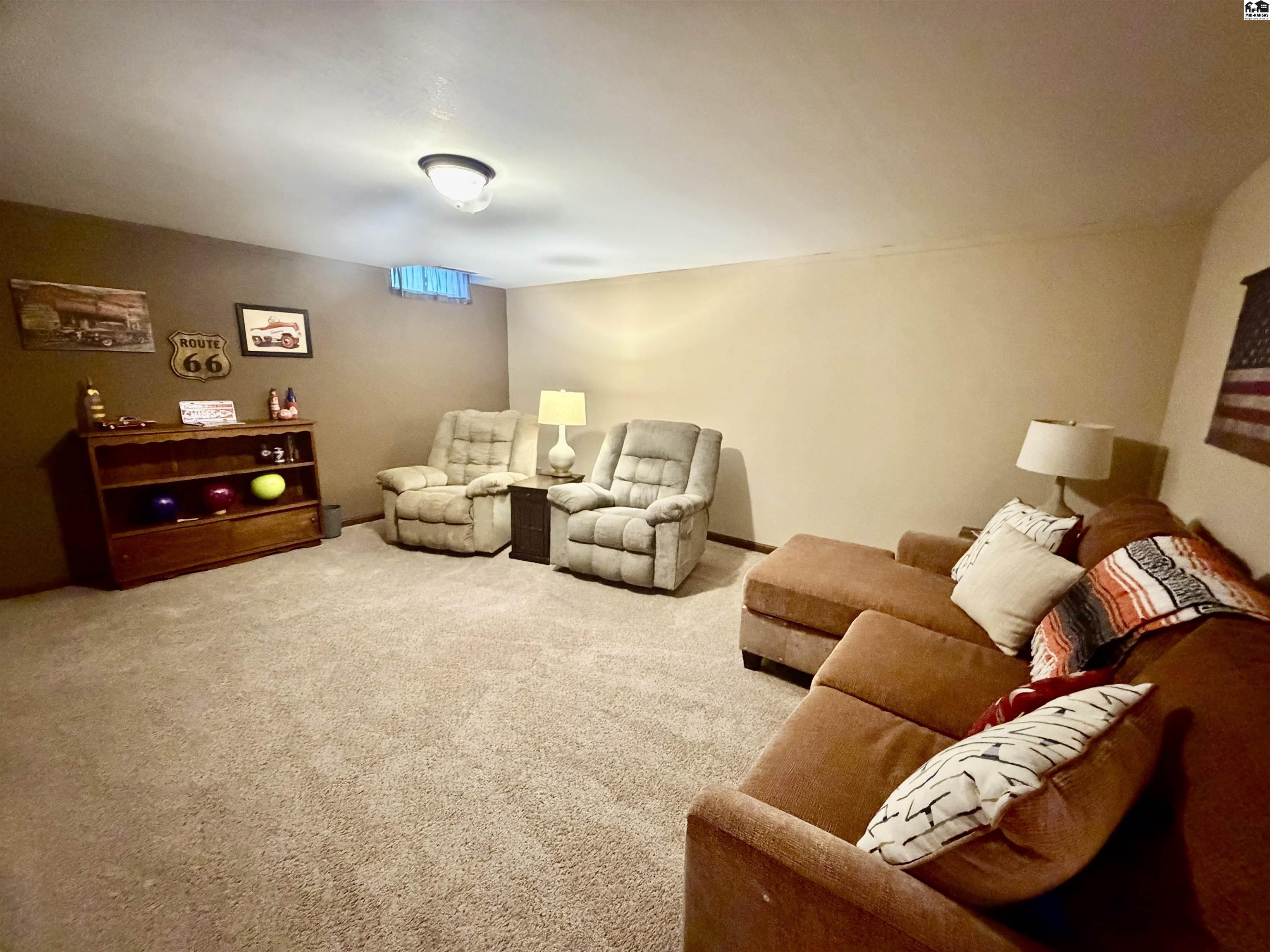 6 Banyard Drive South Hutchinson KS 67505