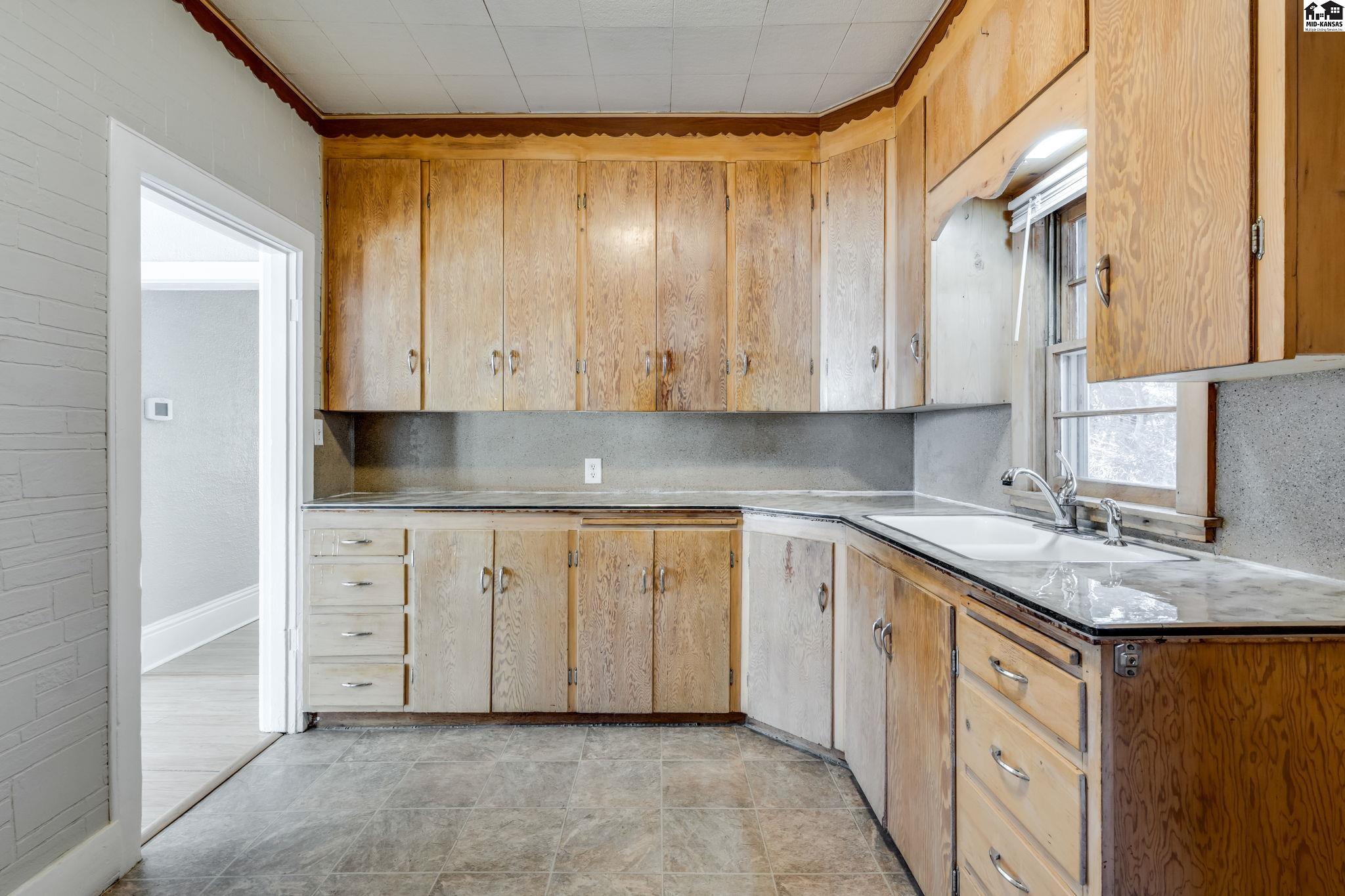 122 E 7th Avenue Hutchinson KS 67501